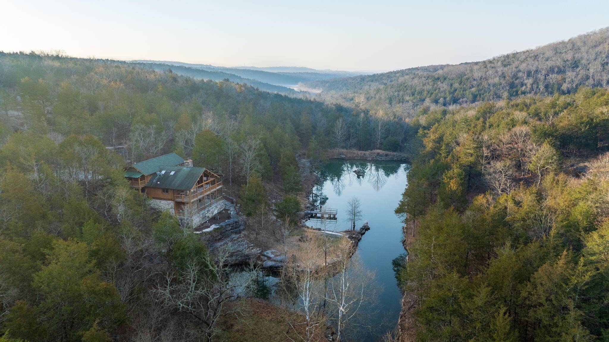 863 Collins LN, Galena, MO 65656