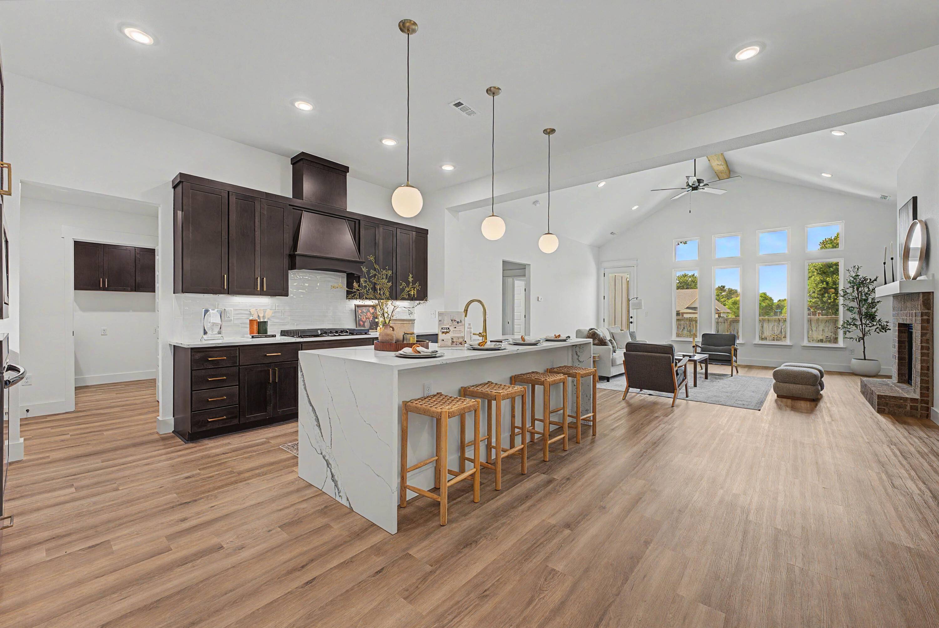 1702 Mando LN, Webb City, MO 64870