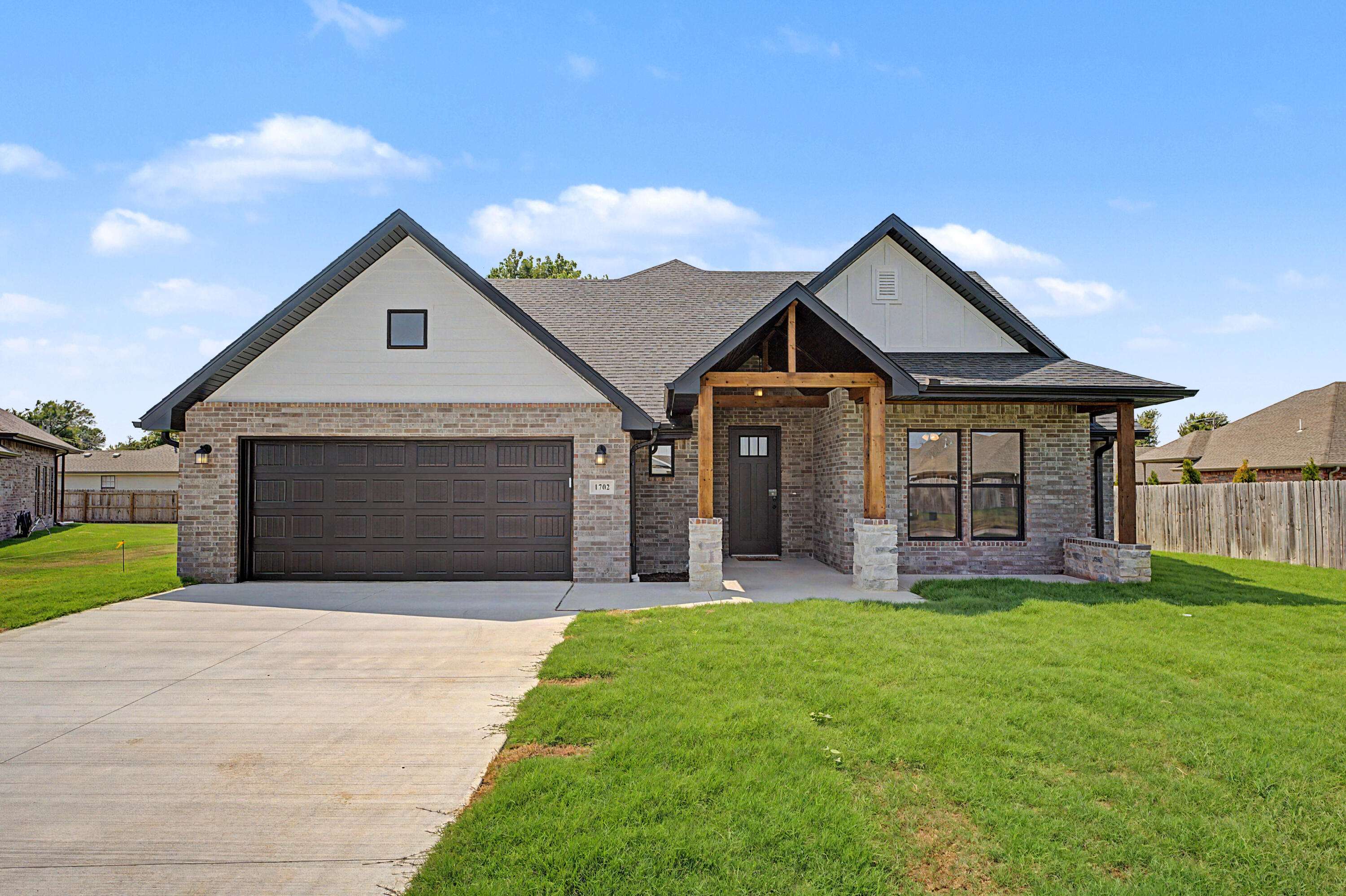 1702 Mando LN, Webb City, MO 64870