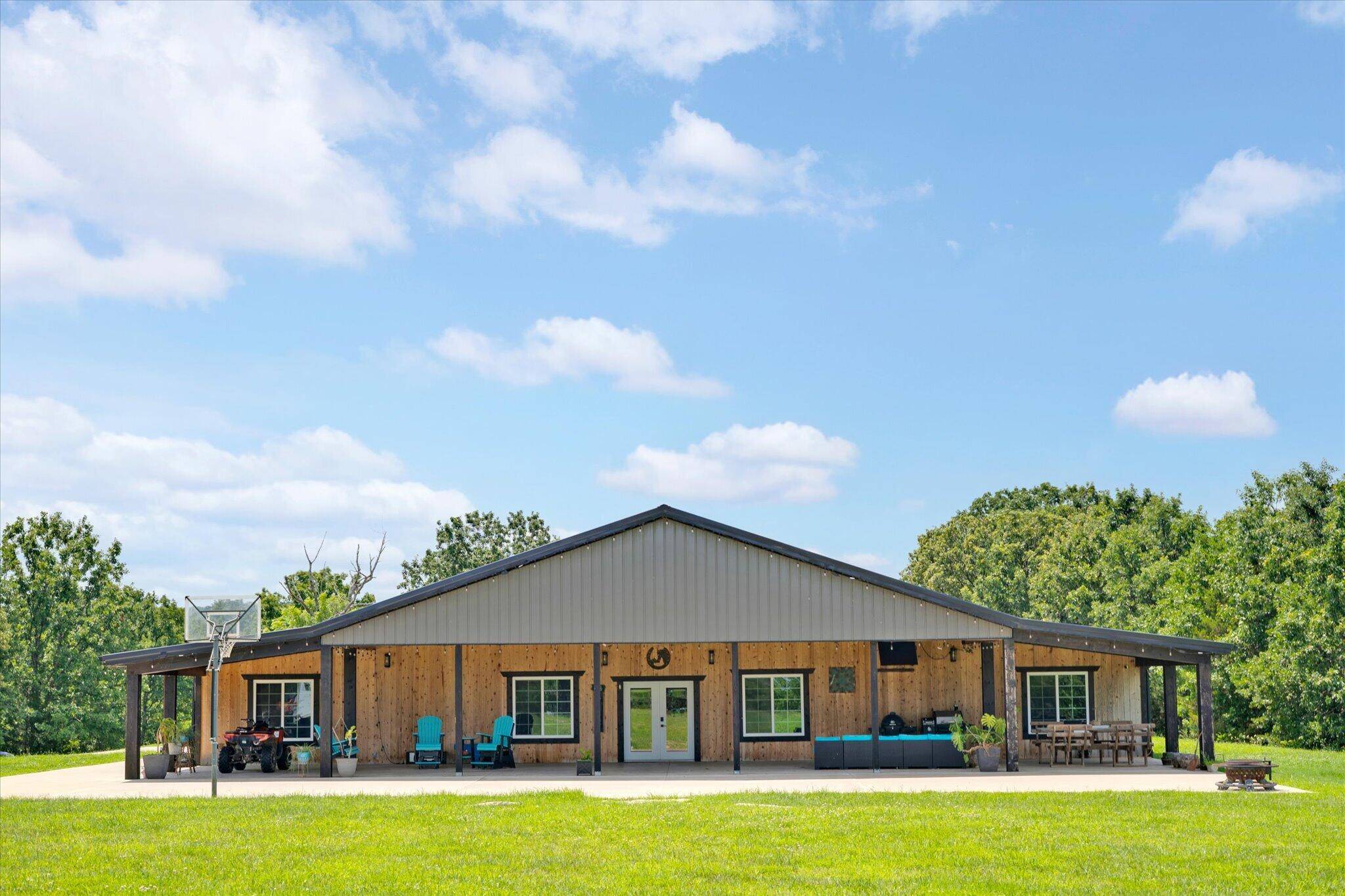 3261 Highway Rb, Bolivar, MO 65613