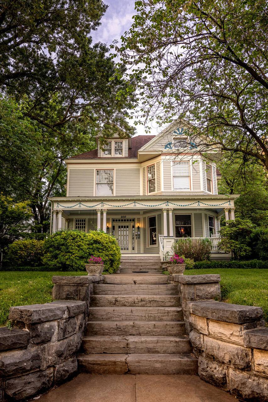 900 E Walnut ST, Springfield, MO 65806
