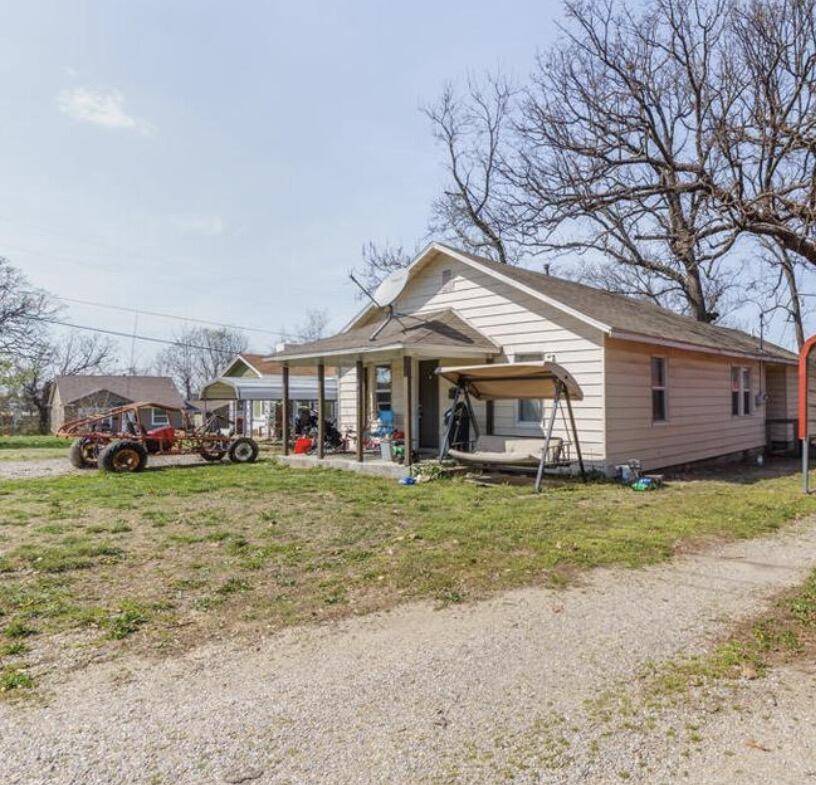 209 S Park Manor BLVD, Lebanon, MO 65536