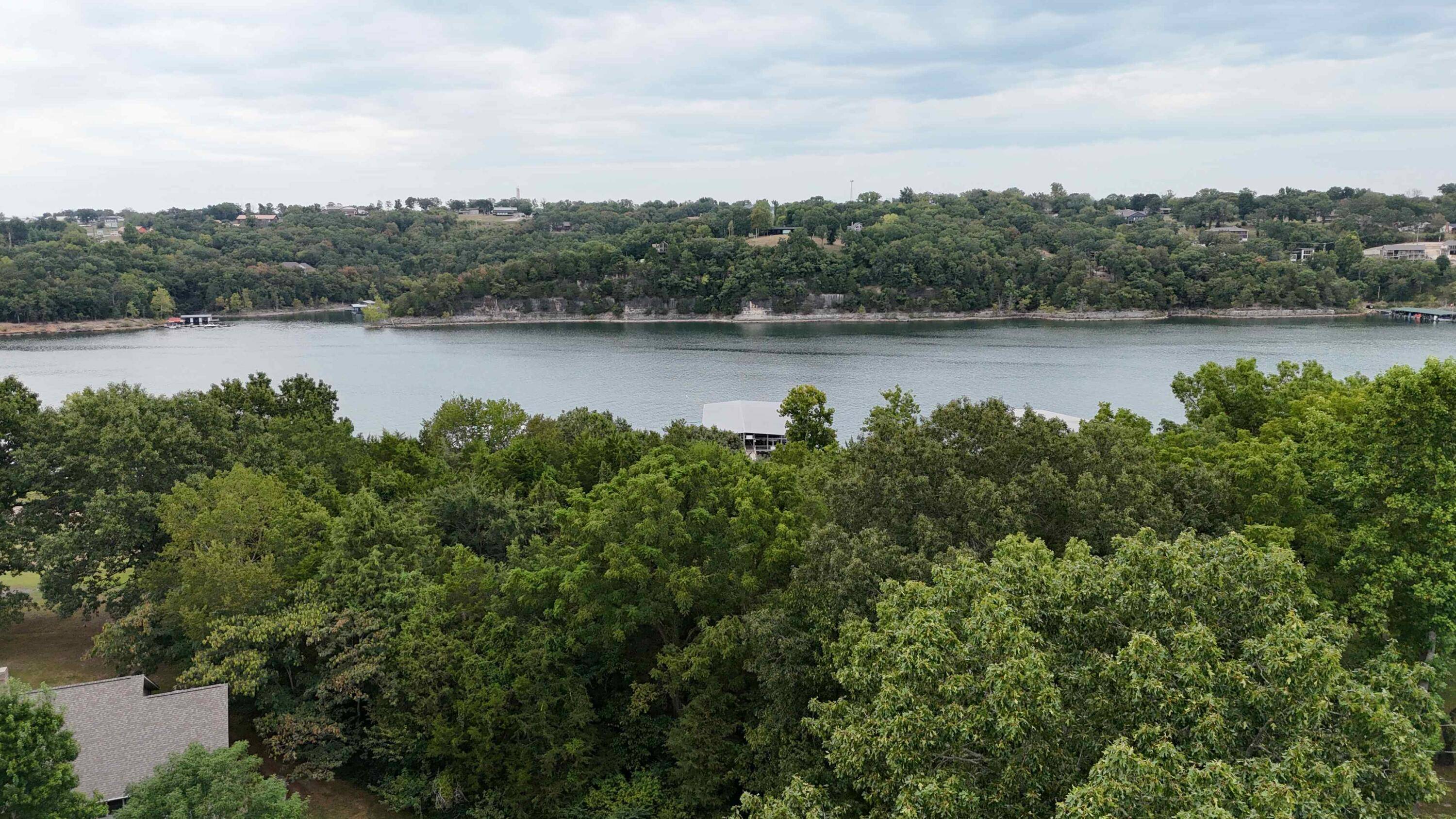 000 Shoreline DR, Shell Knob, MO 65747