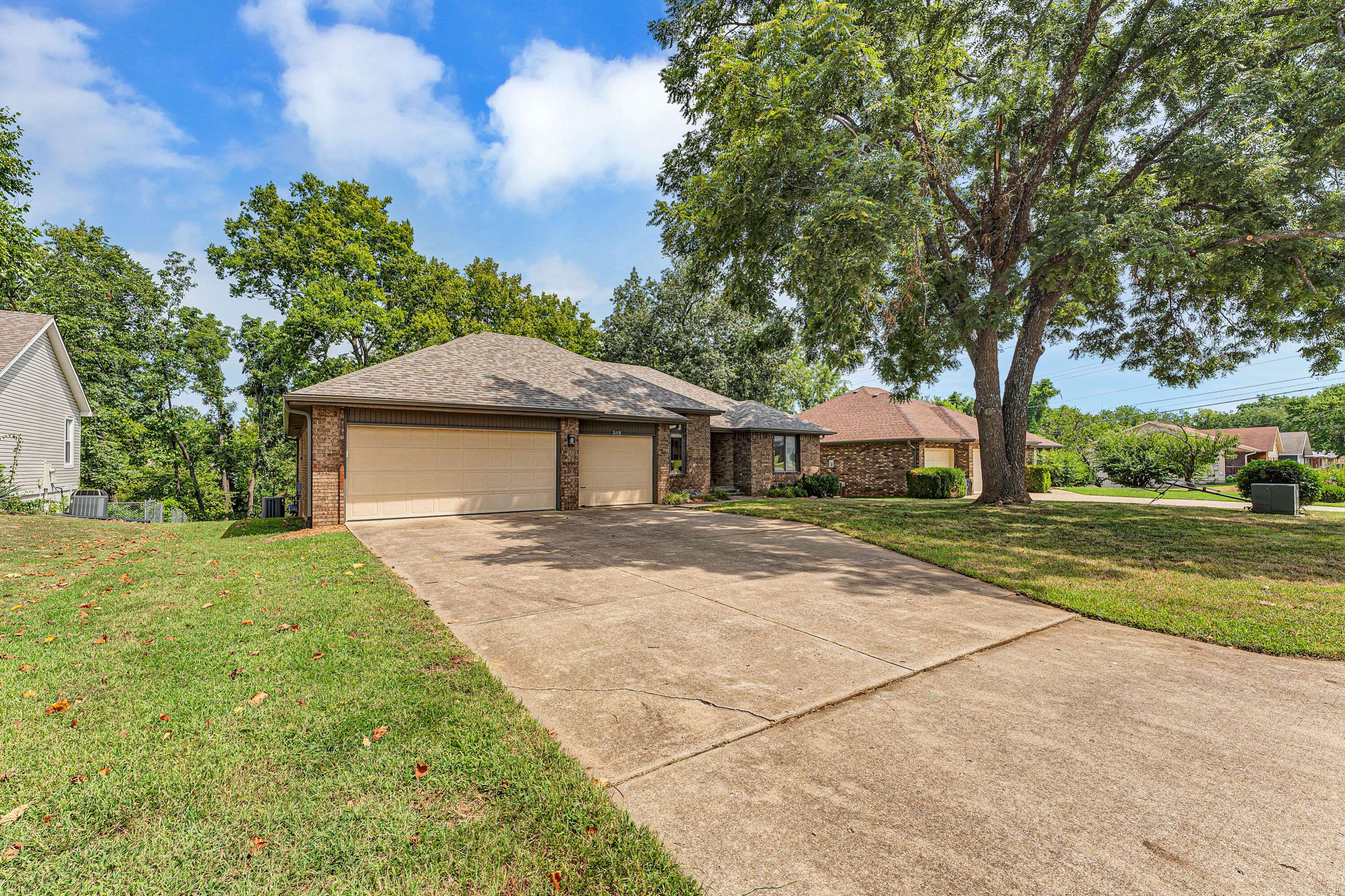 3115 W Edgewood ST, Springfield, MO 65807