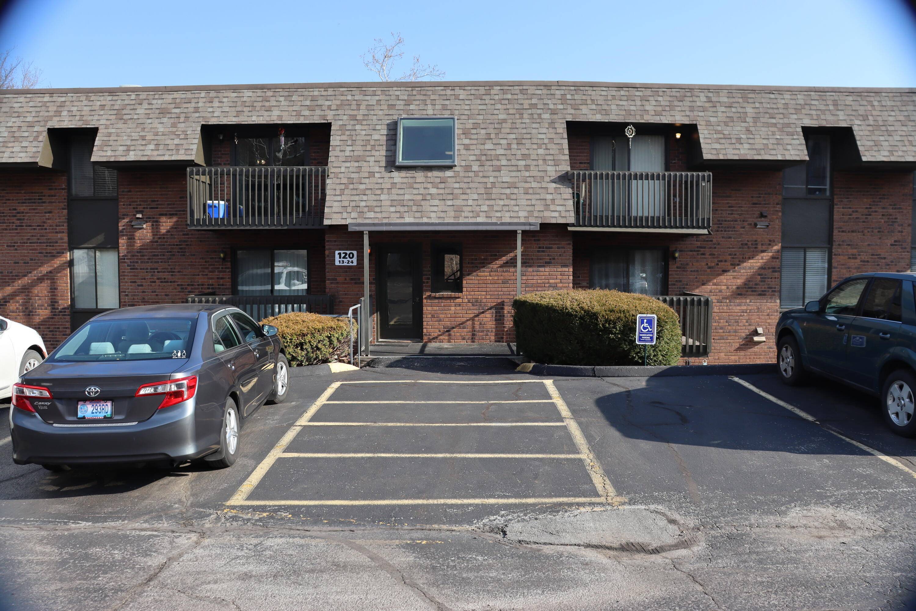 120 Wilshire DR #Unit 17, Hollister, MO 65672