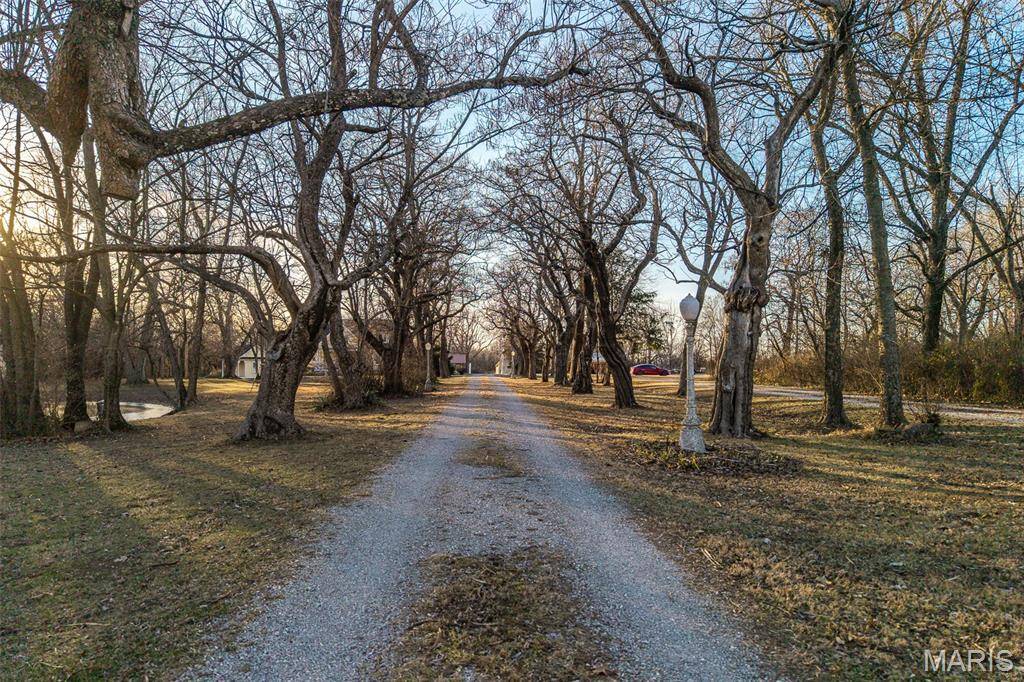 2001 Beck LN, Lebanon, MO 65536