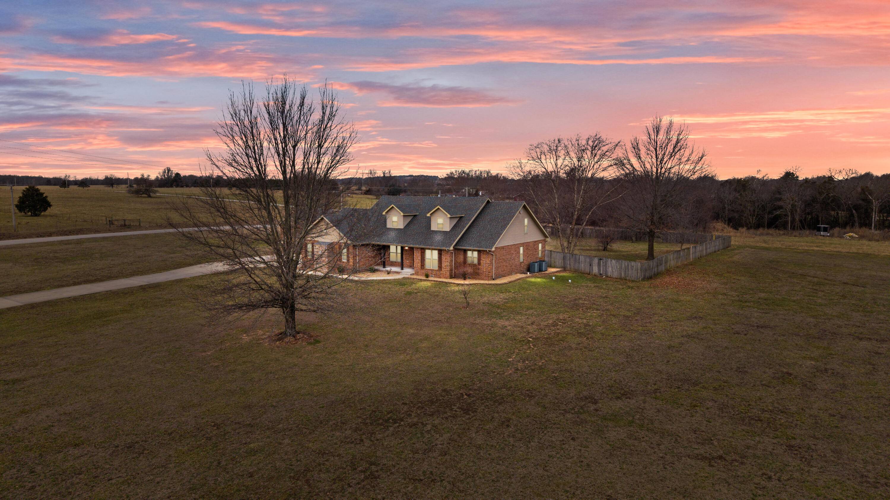 4547 S 136th RD, Bolivar, MO 65613