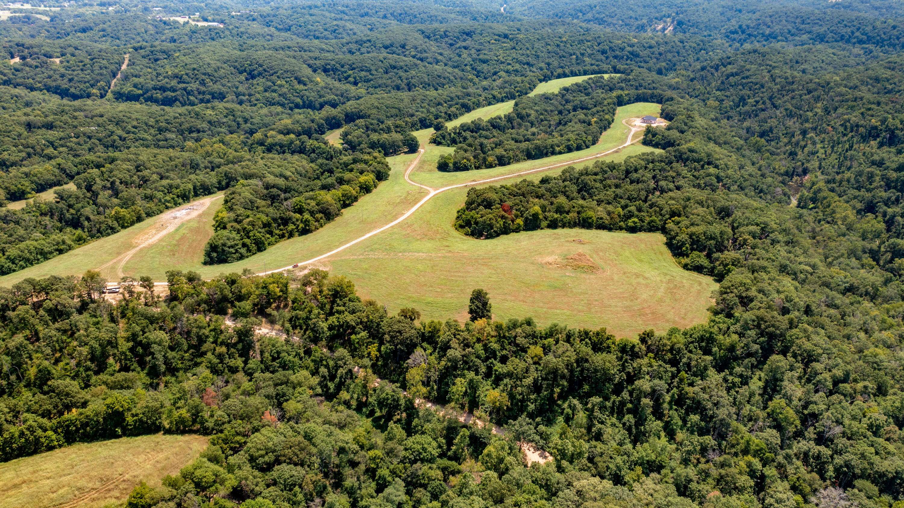 000 Neon Sky DR, Pineville, MO 64856