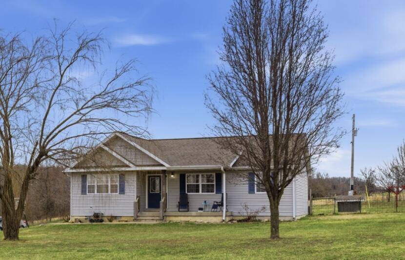 1584 Mcintosh RD, Macomb, MO 65702