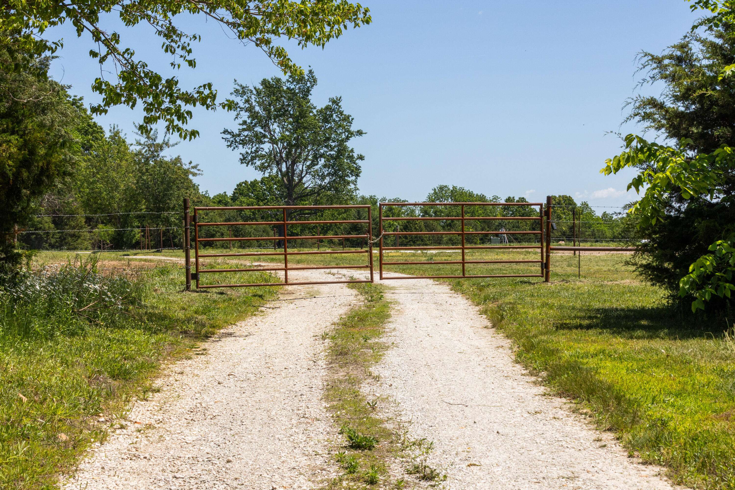 1744 N Farm Road 71, Bois D Arc, MO 65612