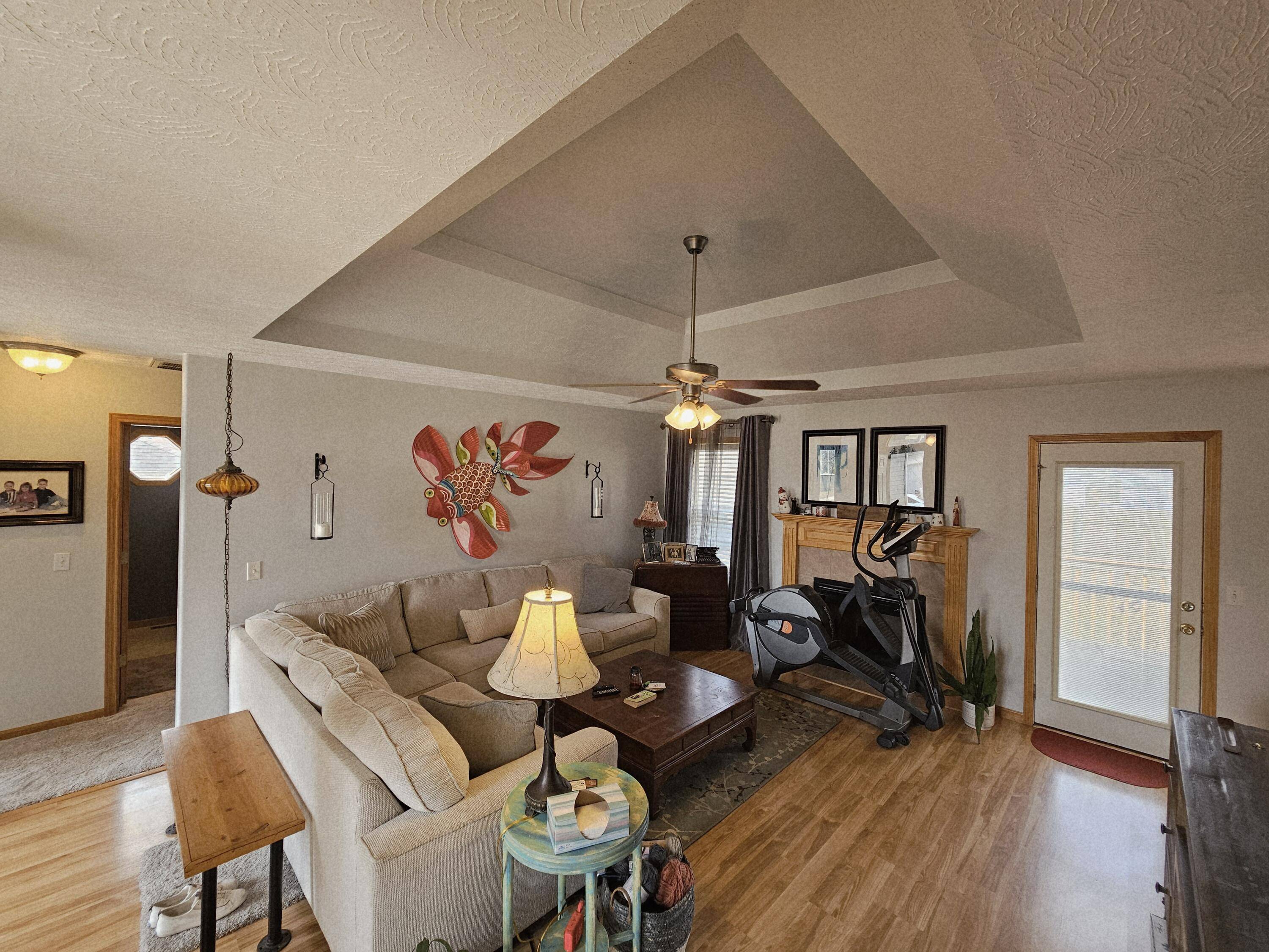 102 Kingsley DR, Monett, MO 65708