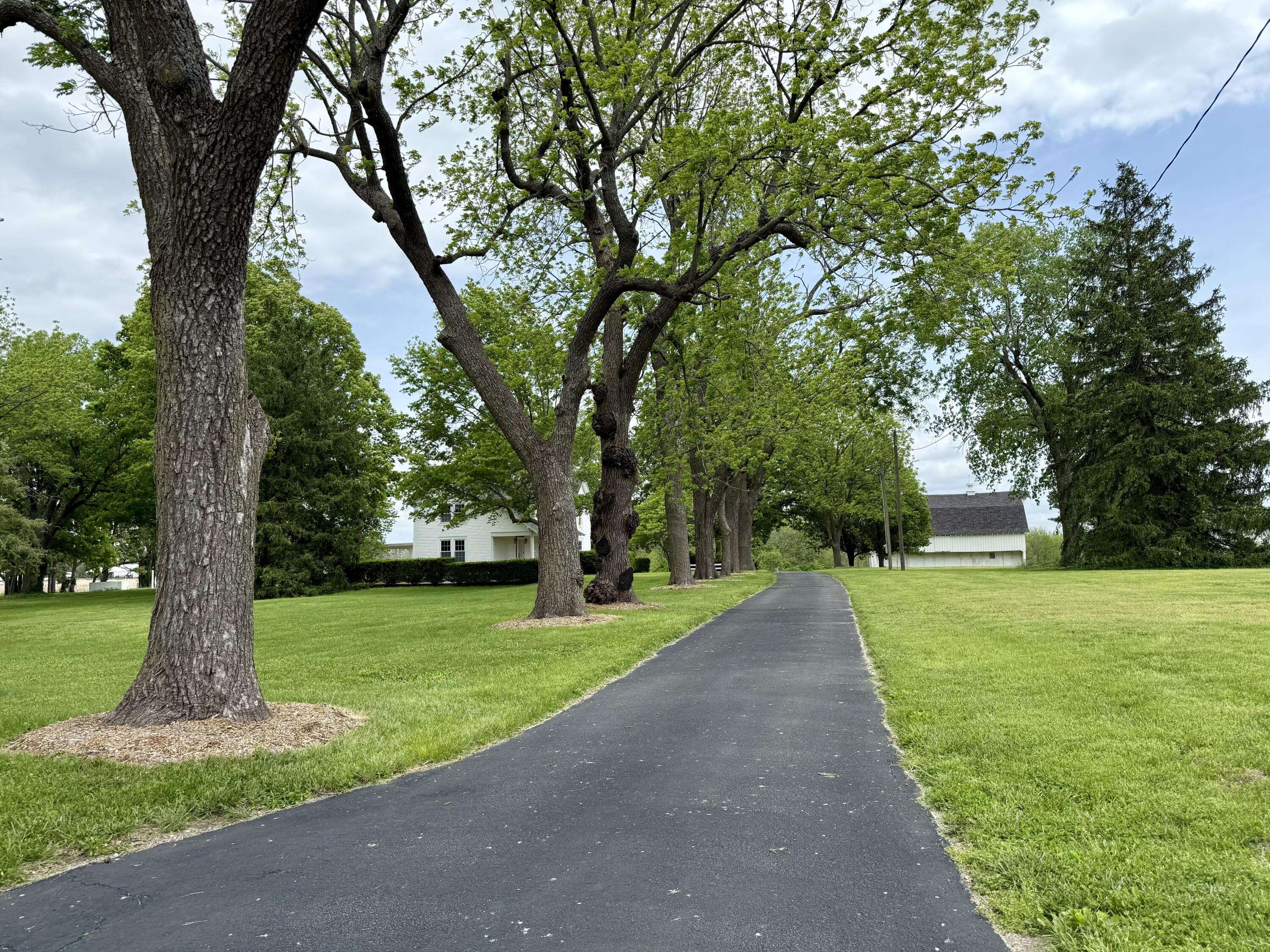 2202 S Farm Road 107, Springfield, MO 65802