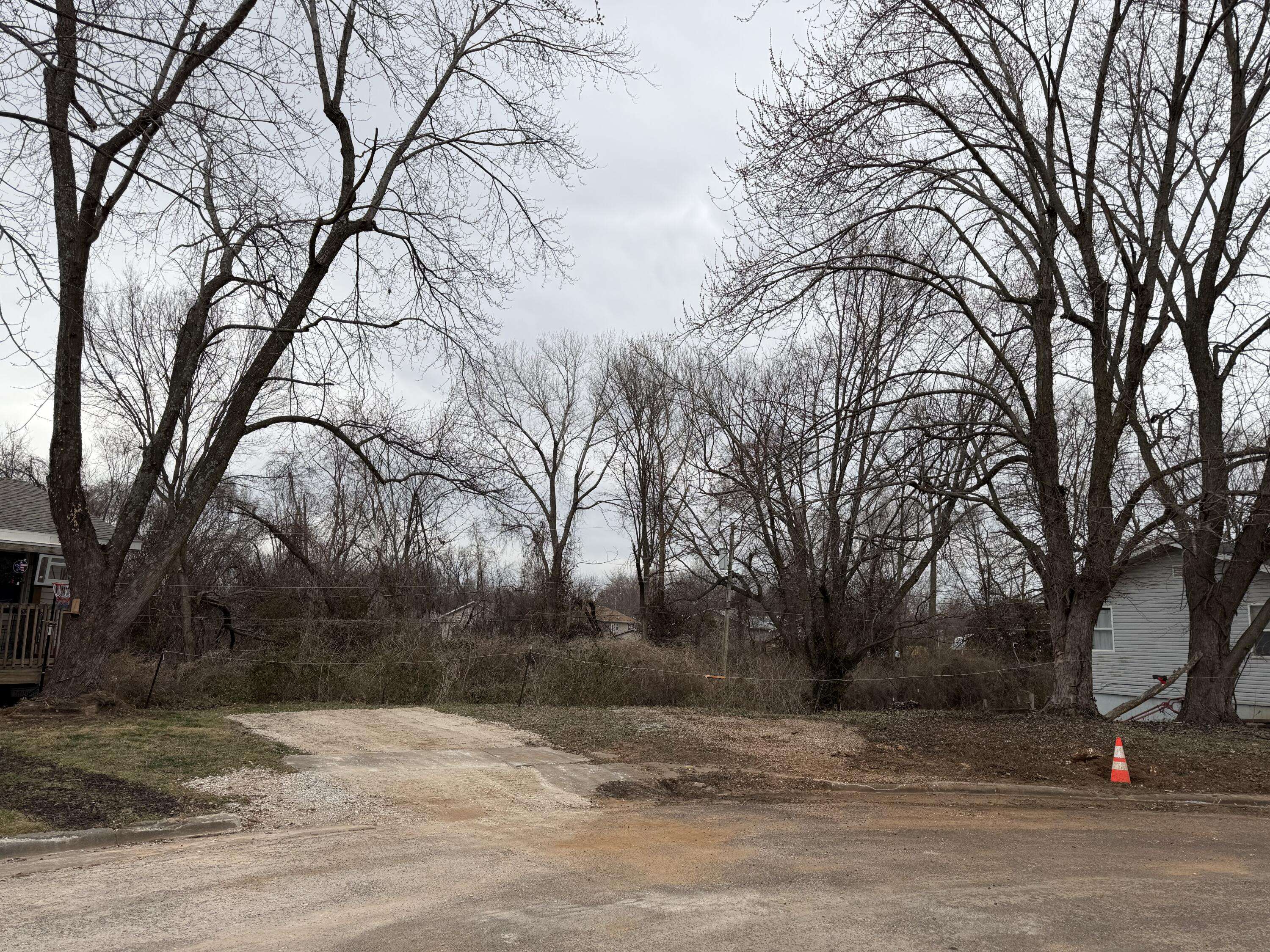 1228 N Glenn AVE, Springfield, MO 65802