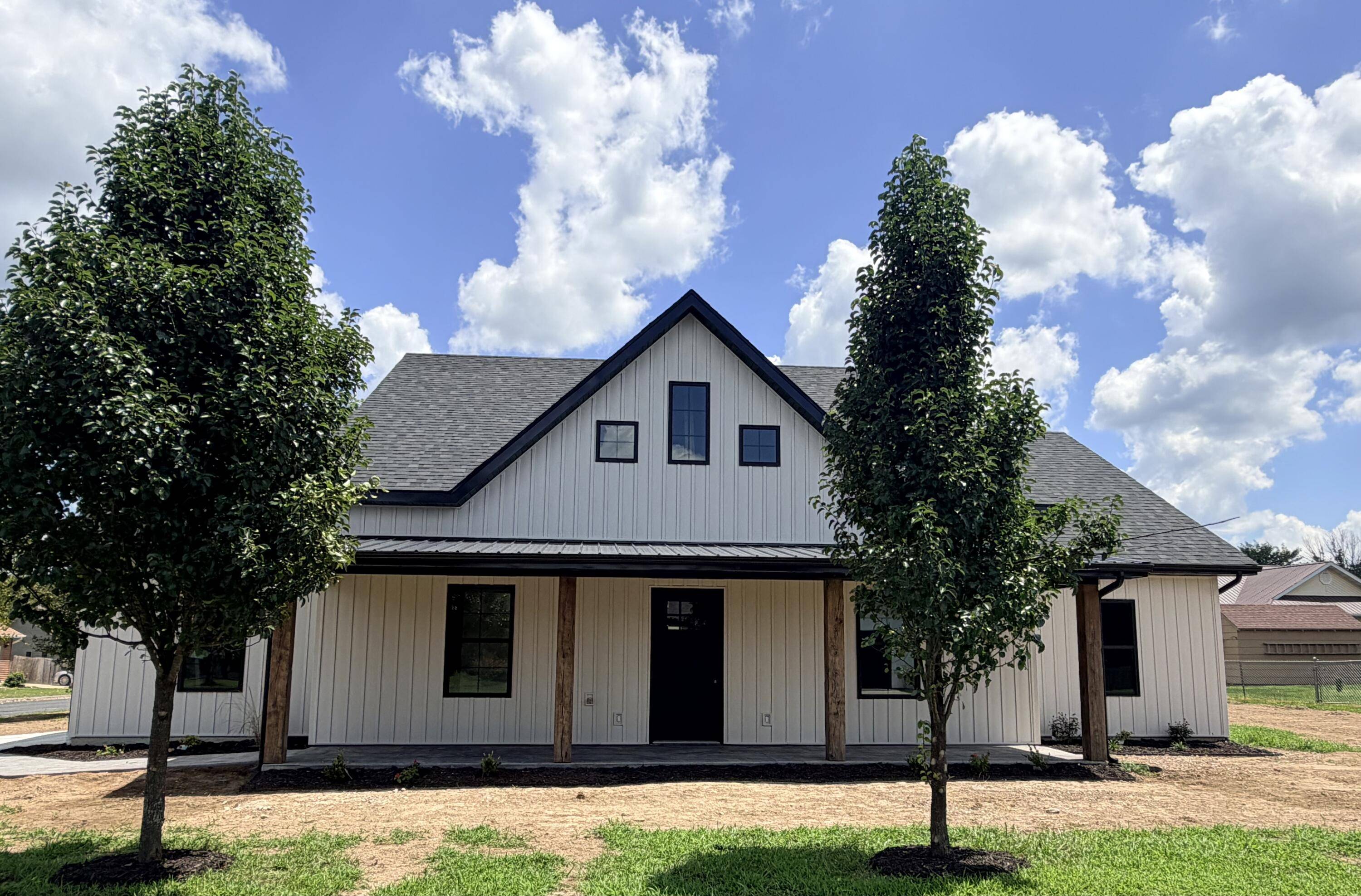 610 Robin RD, Mountain Grove, MO 65711