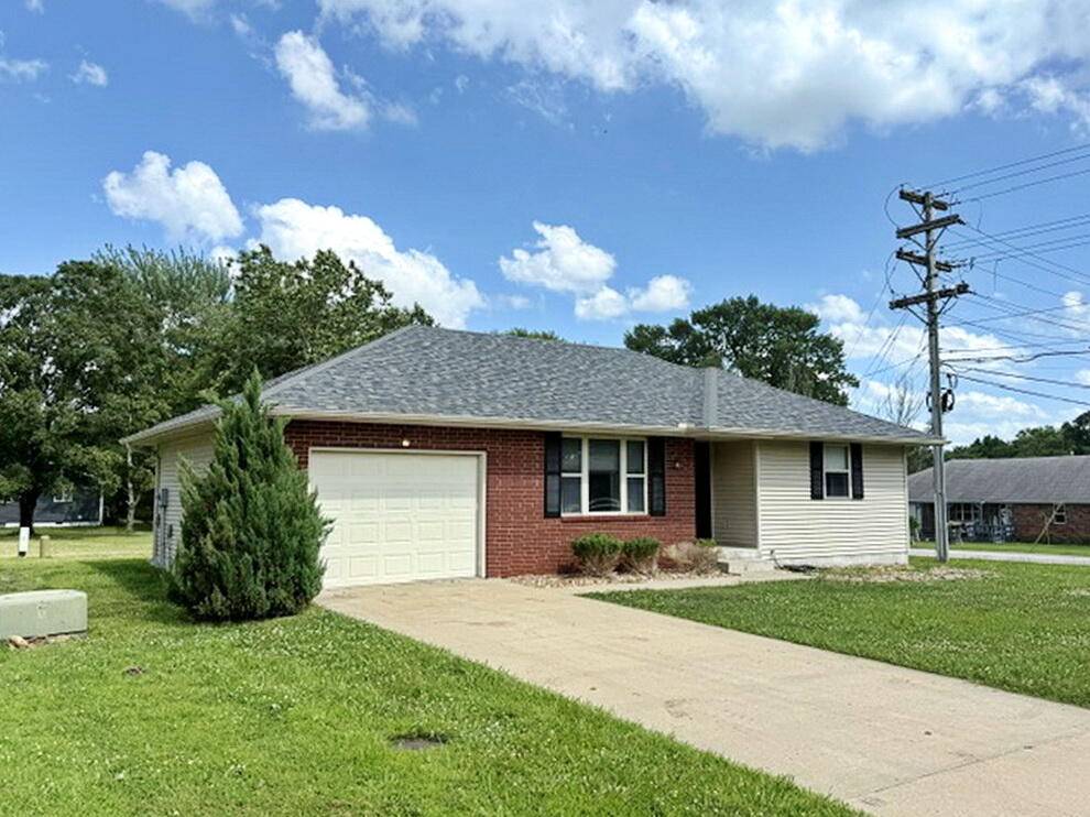 1409 S Schrock ST, El Dorado Springs, MO 64744