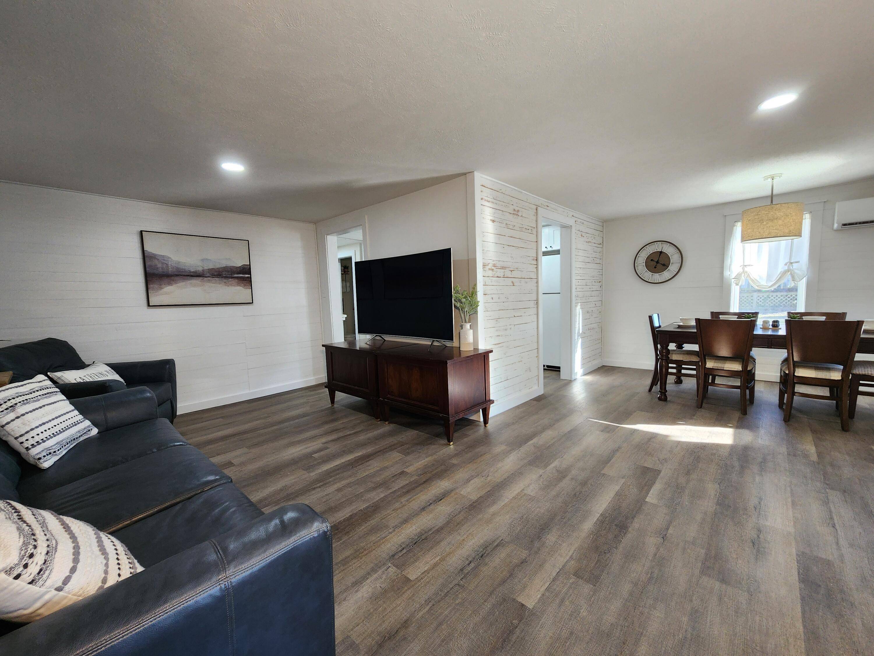 1100 N Mansfield RD, Ava, MO 65608