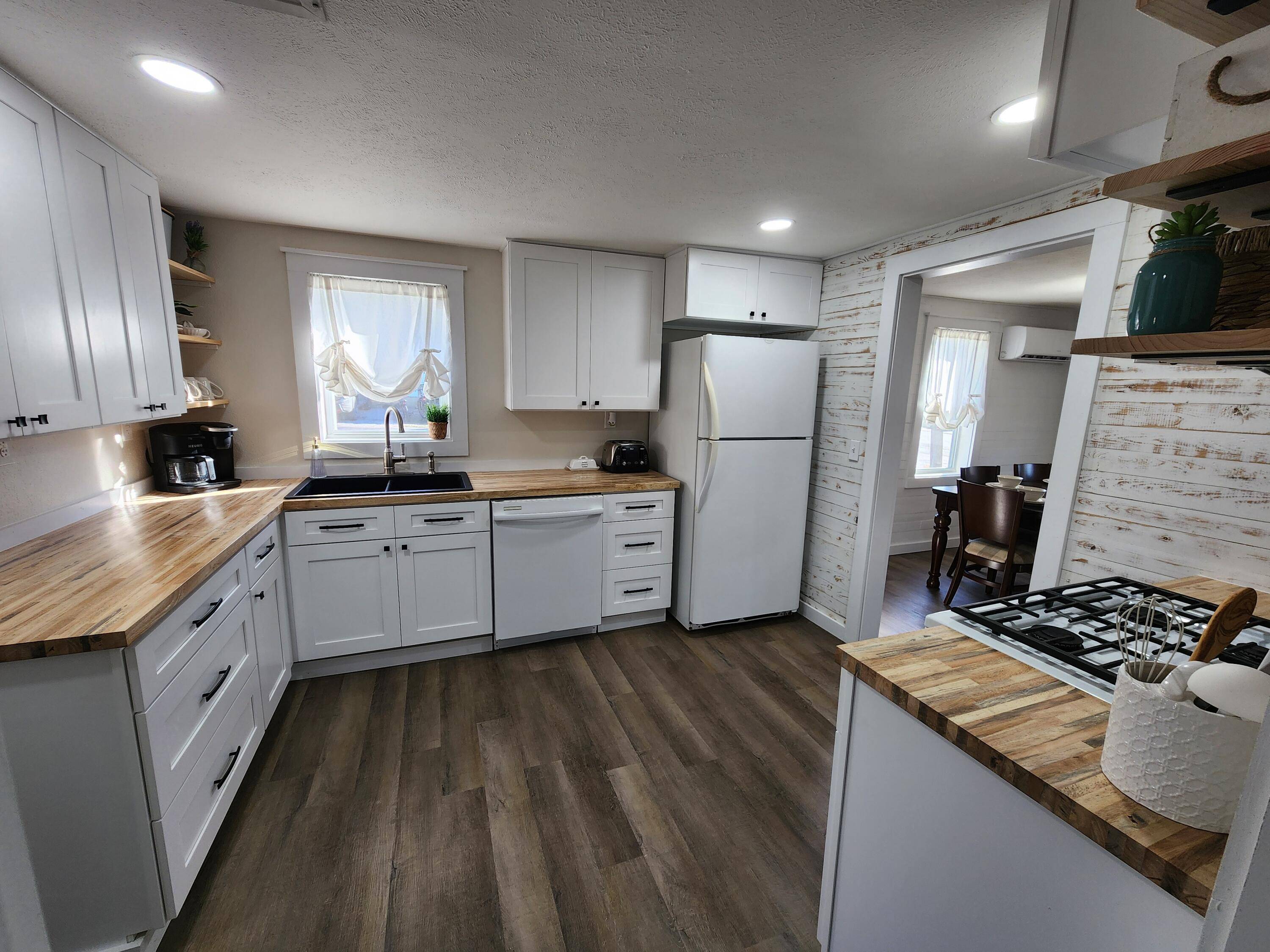 1100 N Mansfield RD, Ava, MO 65608