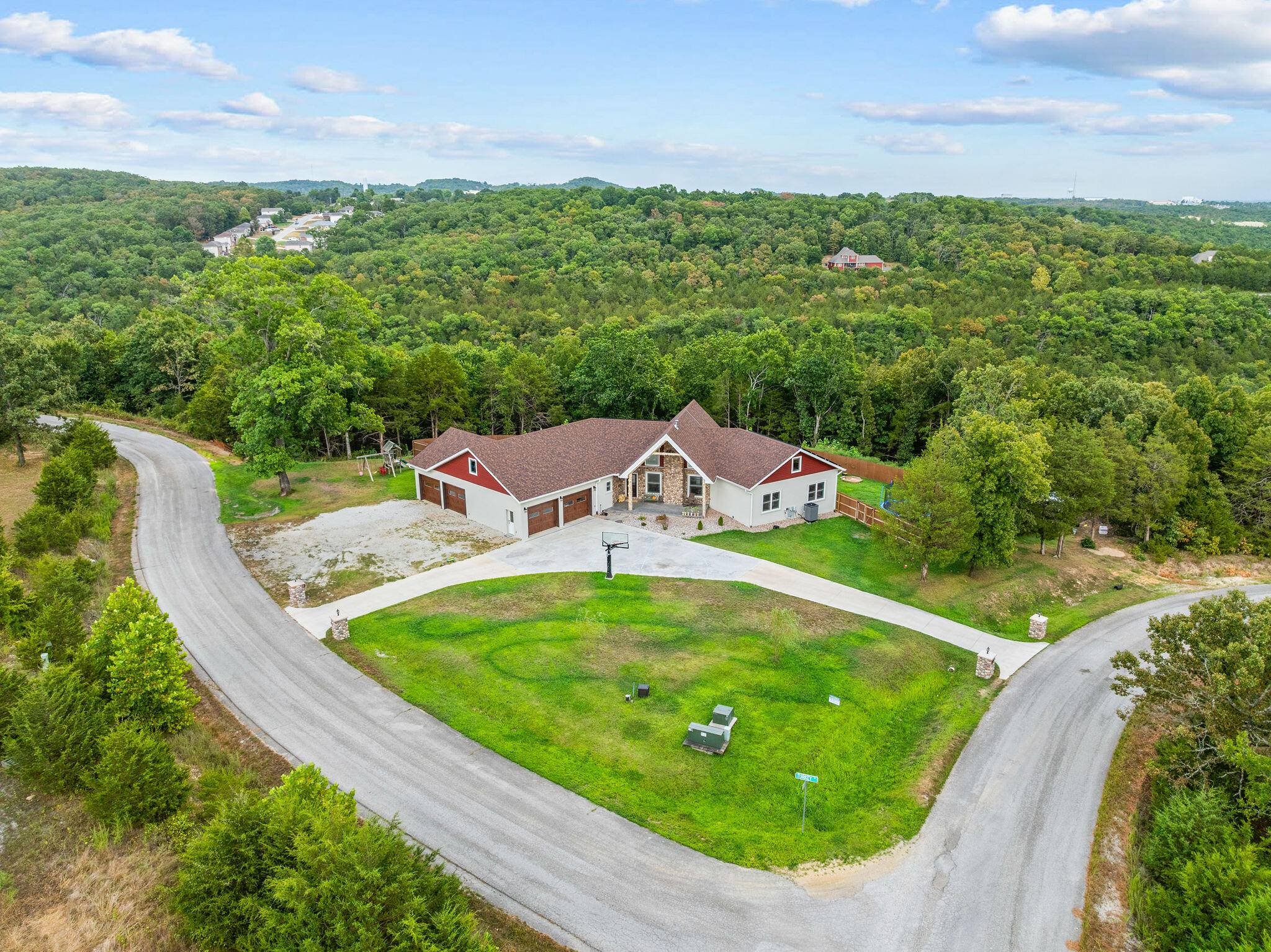 770 Mills Hollow RD, Branson, MO 65616
