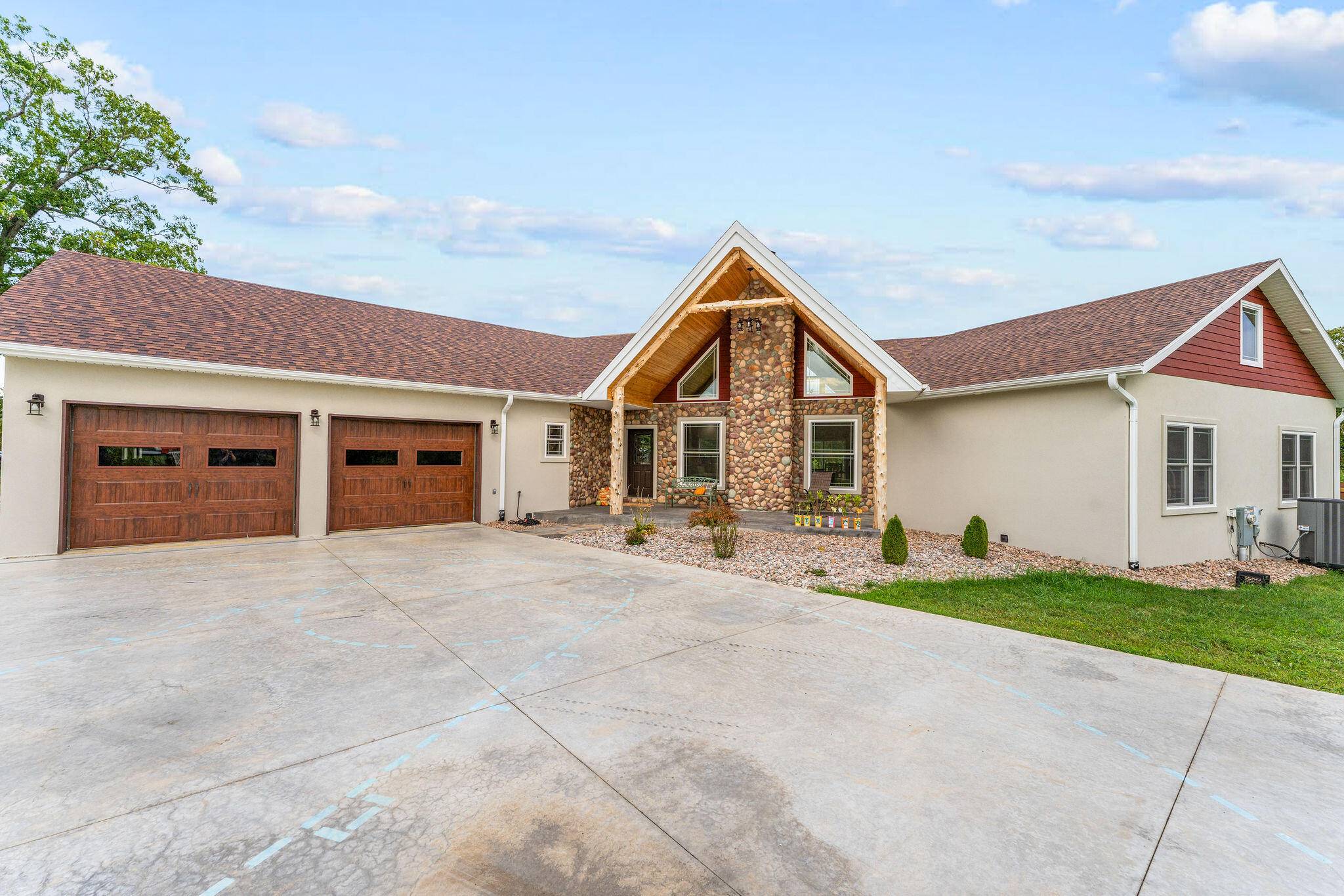 770 Mills Hollow RD, Branson, MO 65616
