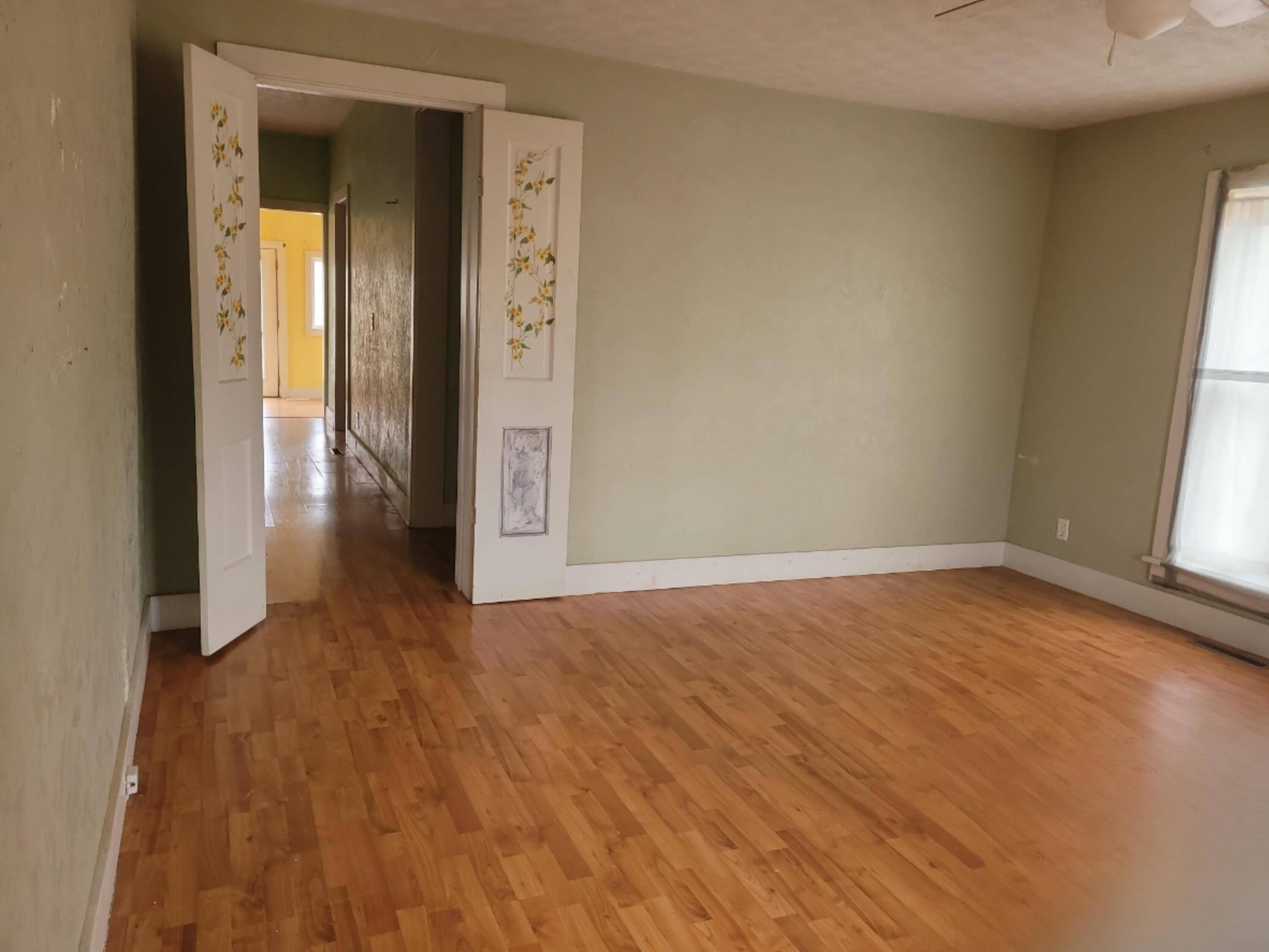 107 W 9th ST, Willow Springs, MO 65793
