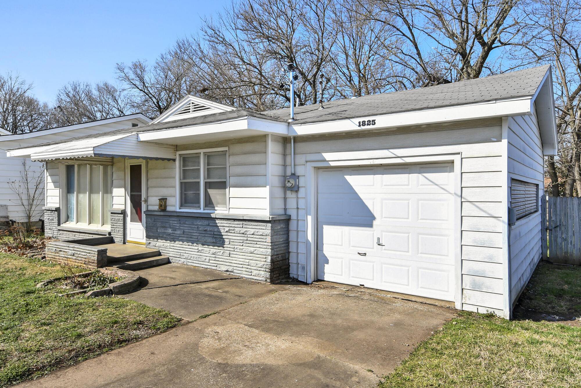 1825 S Weaver AVE, Springfield, MO 65807