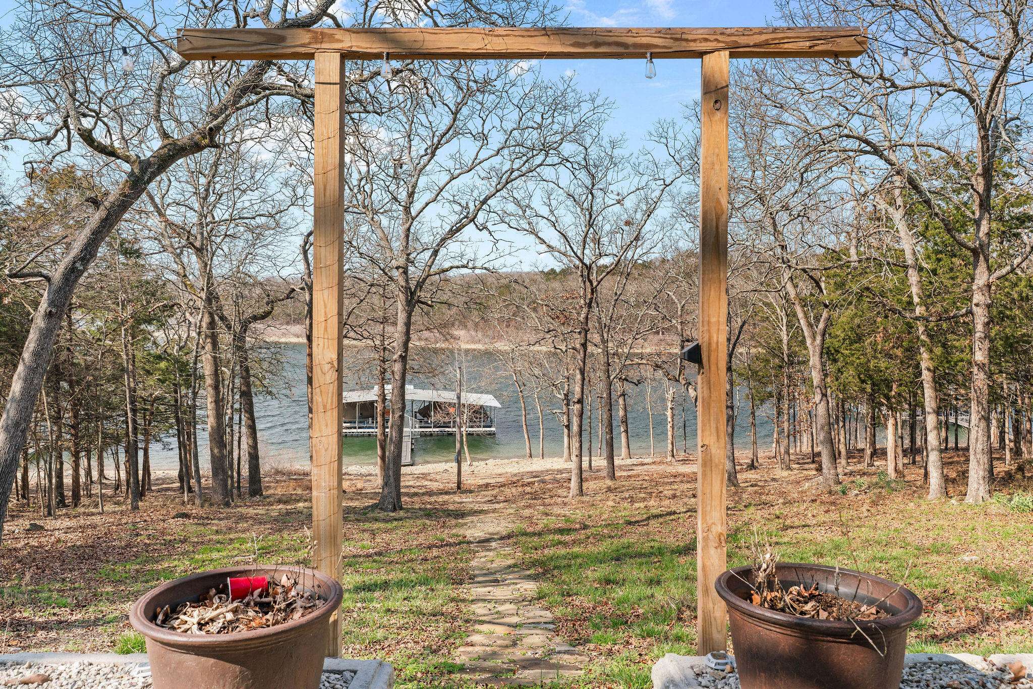 257 Elm Point LN, Kimberling City, MO 65686