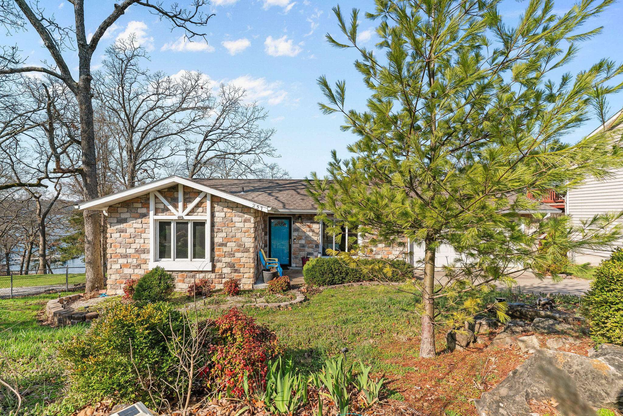 257 Elm Point LN, Kimberling City, MO 65686