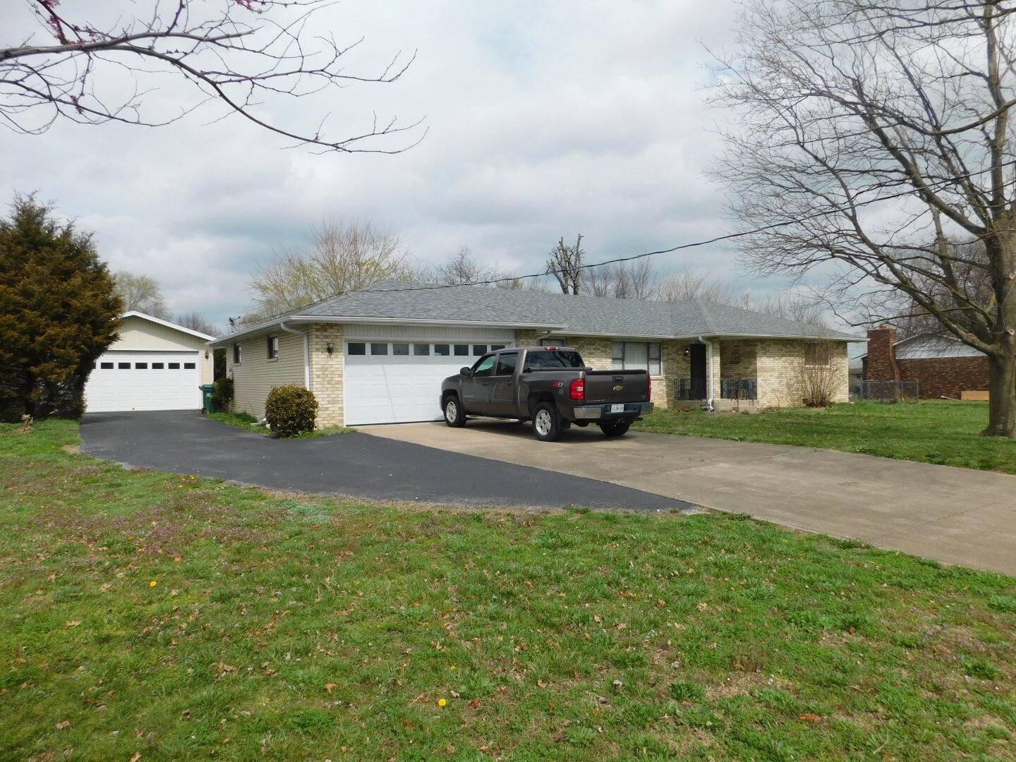 128 E Hazel ST, Monett, MO 65708