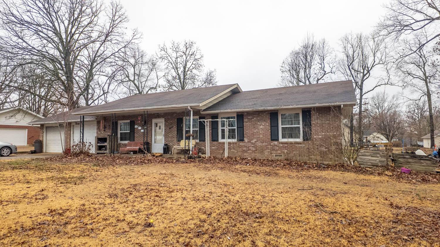 1820 Wayhaven DR, West Plains, MO 65775