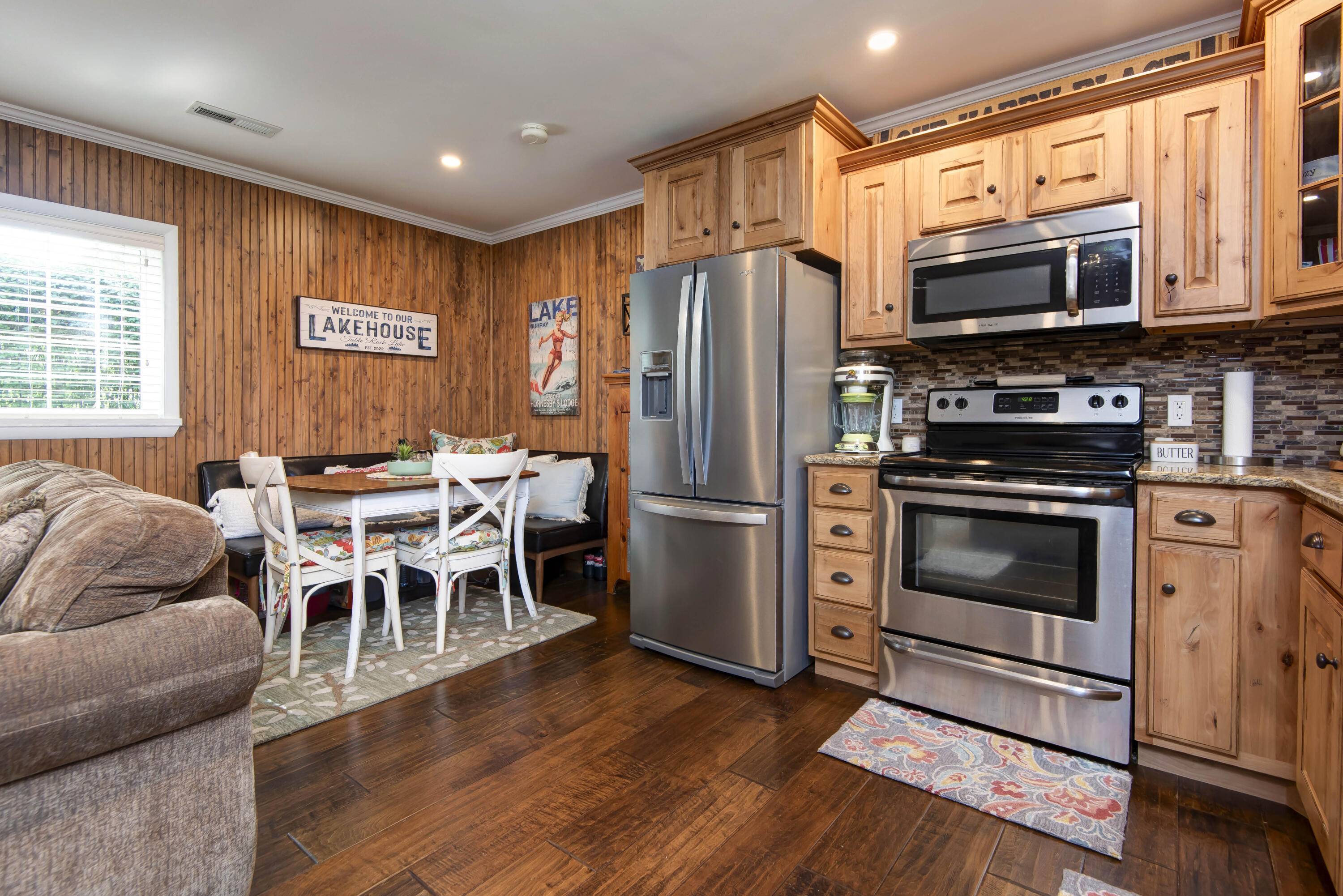 14 Little Creek LN, Kimberling City, MO 65686