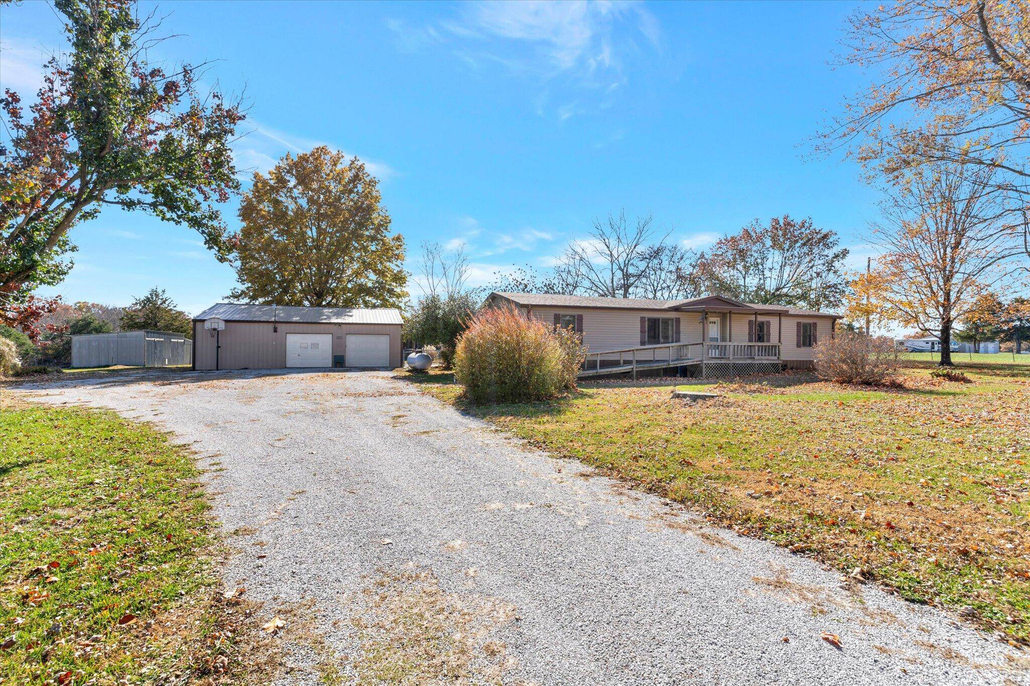 208 Carter RD, Sparta, MO 65753