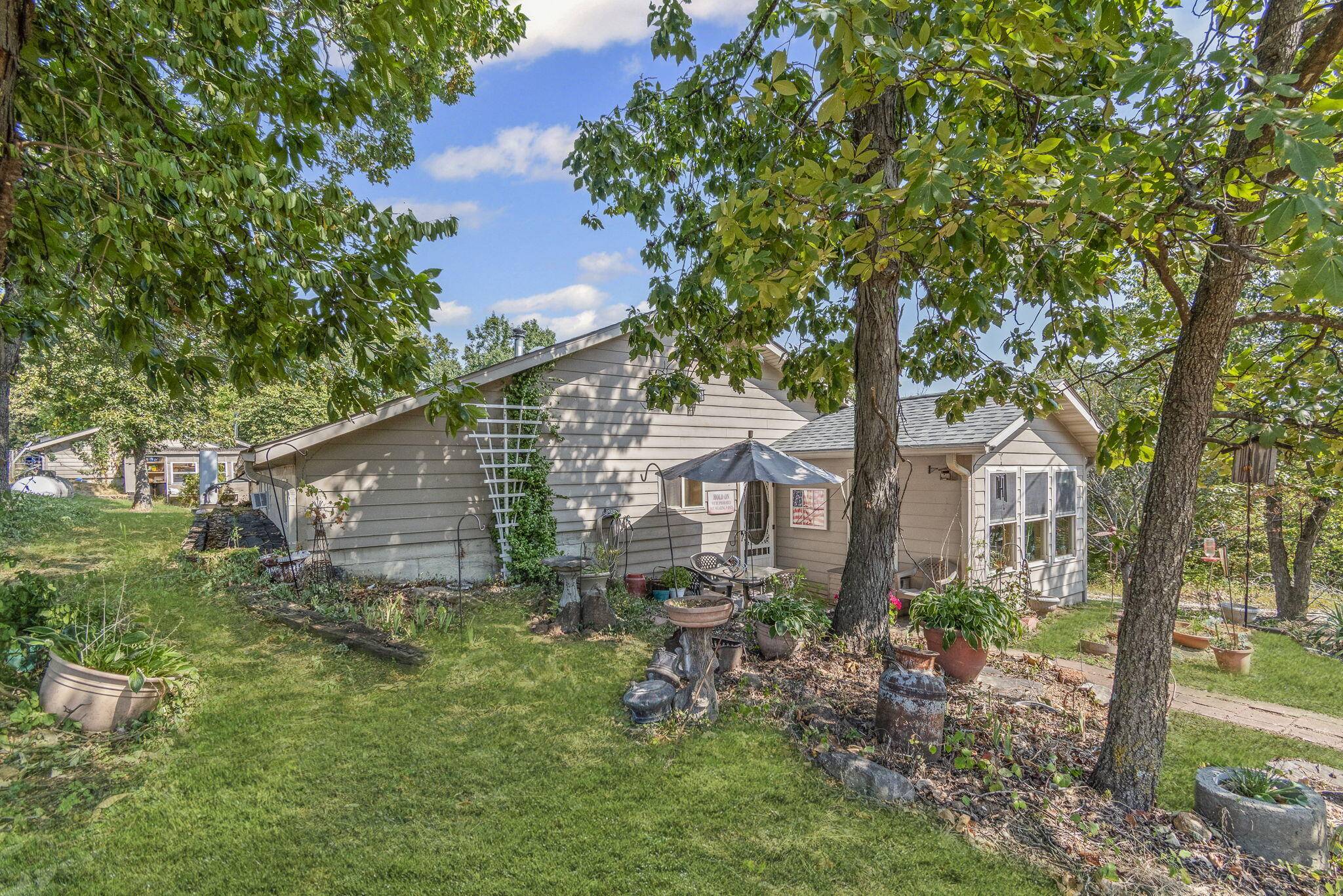 17537 Mockingbird Rd RD, Warsaw, MO 65355
