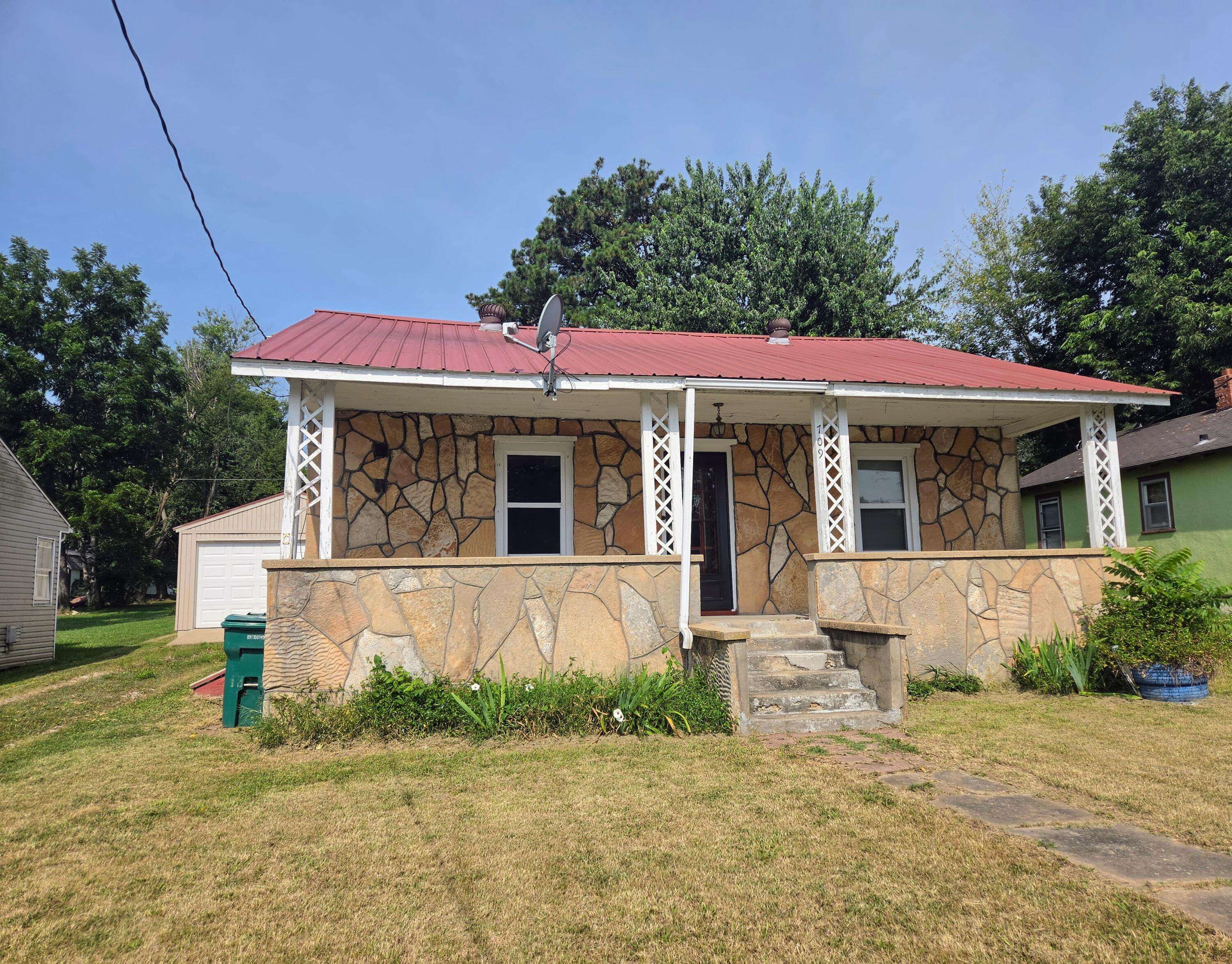 709 Garst ST, Cabool, MO 65689