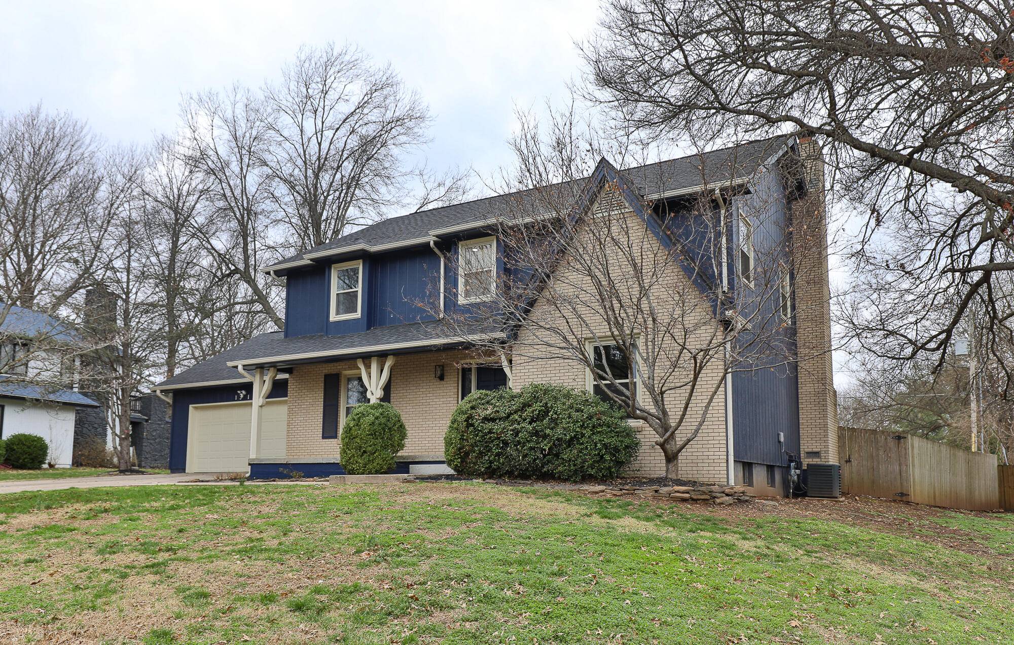 1315 S Oak Run PL, Springfield, MO 65809