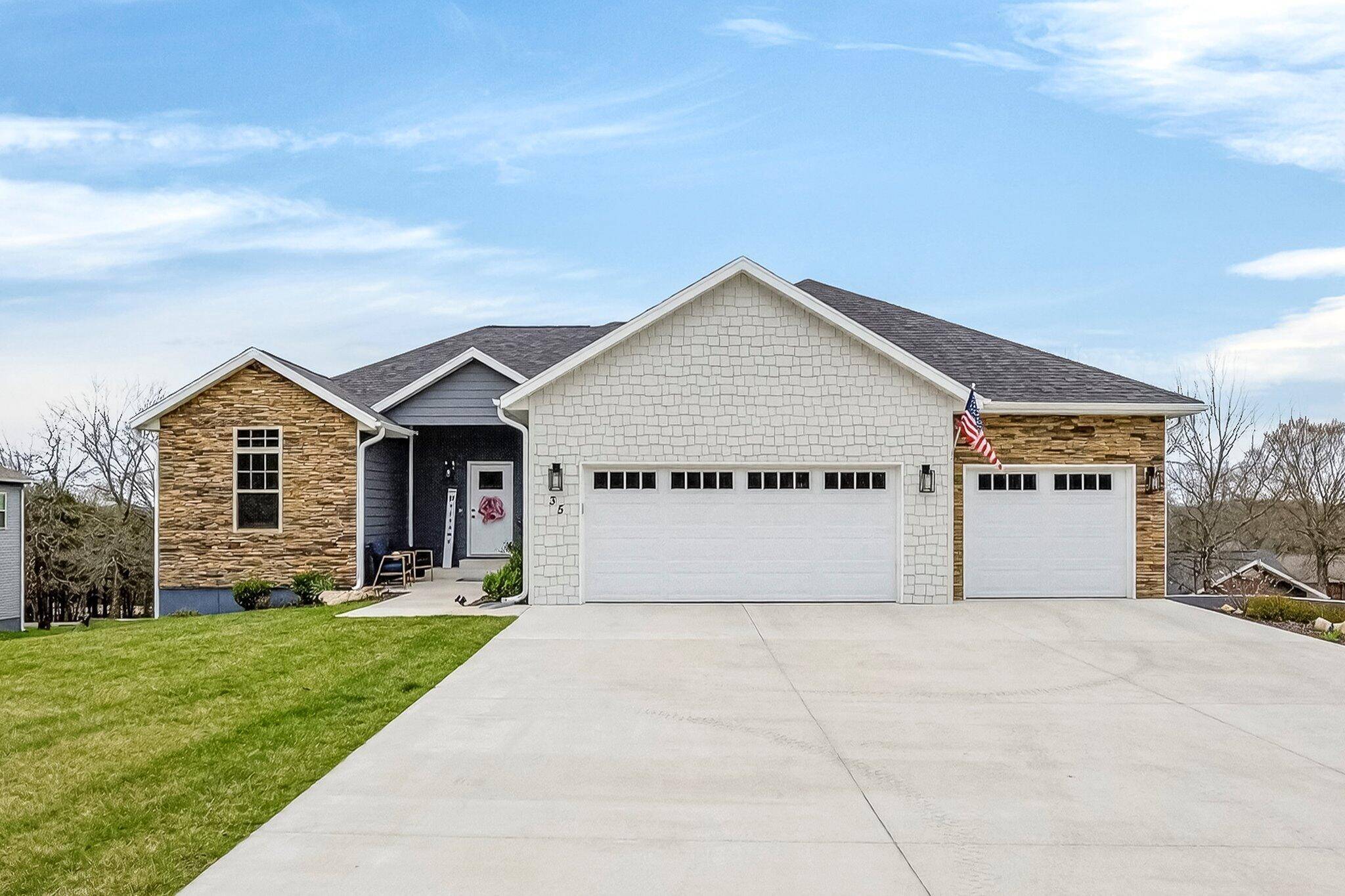 35 Silver Sunset LN, Kimberling City, MO 65686