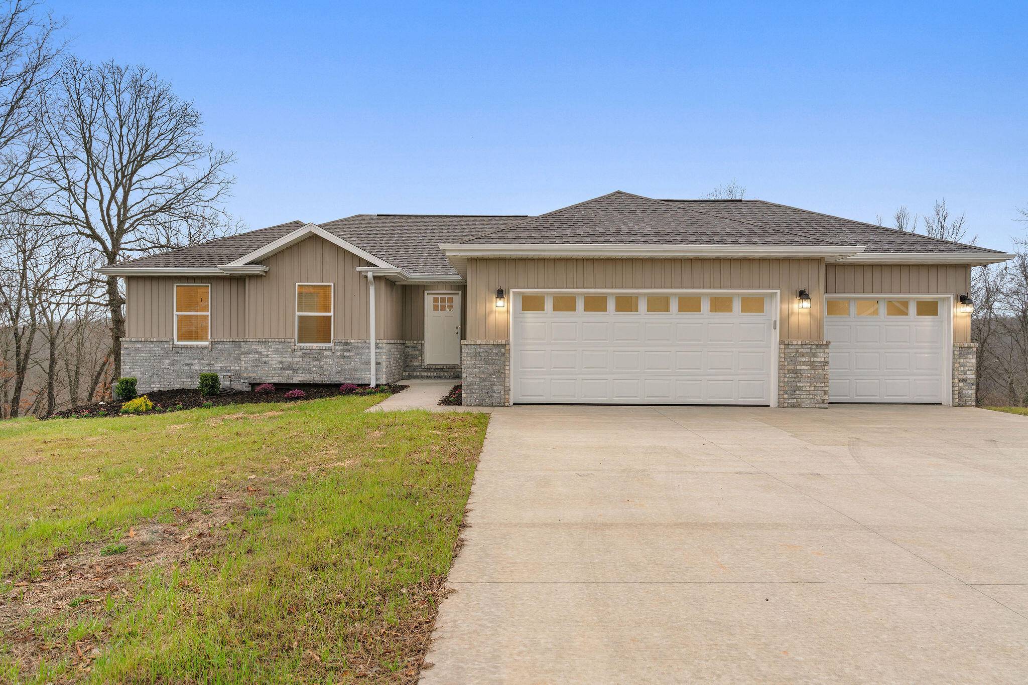 1373 Morningside Falls BLVD, Blue Eye, MO 65611