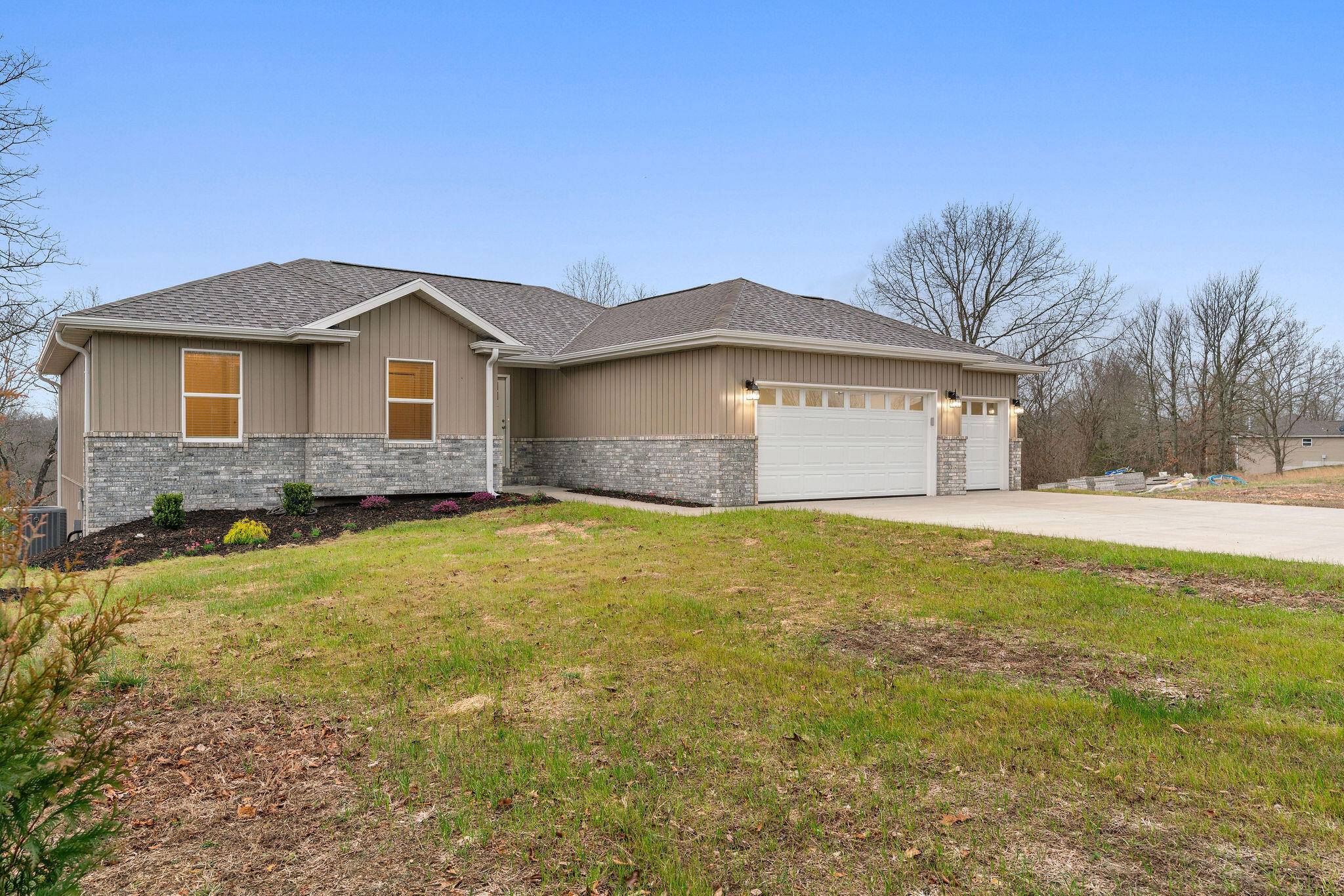 1373 Morningside Falls BLVD, Blue Eye, MO 65611