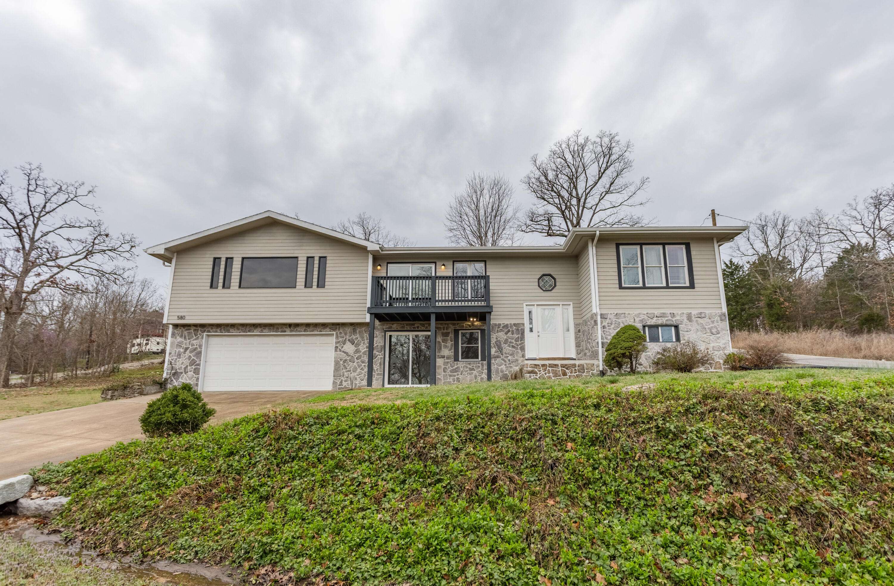 580 Parkview DR, Blue Eye, MO 65611