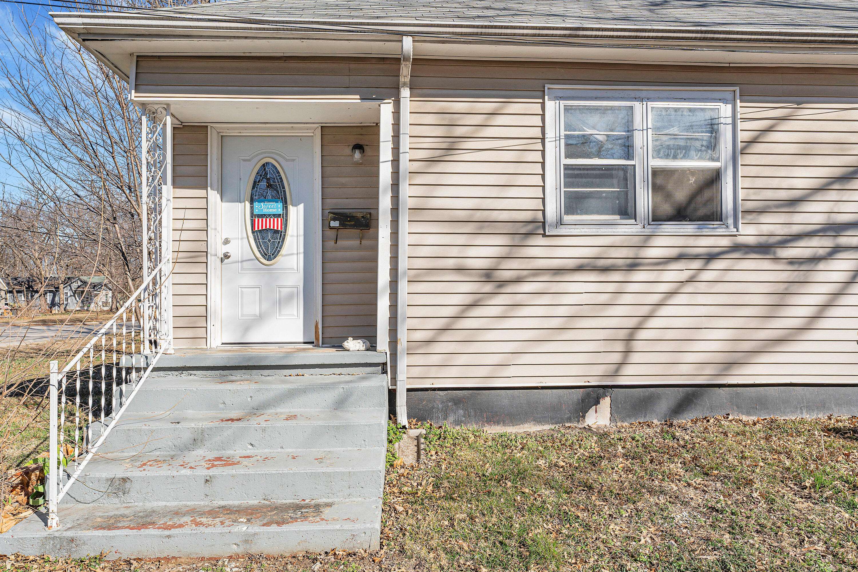 1126 N Rogers AVE, Springfield, MO 65802