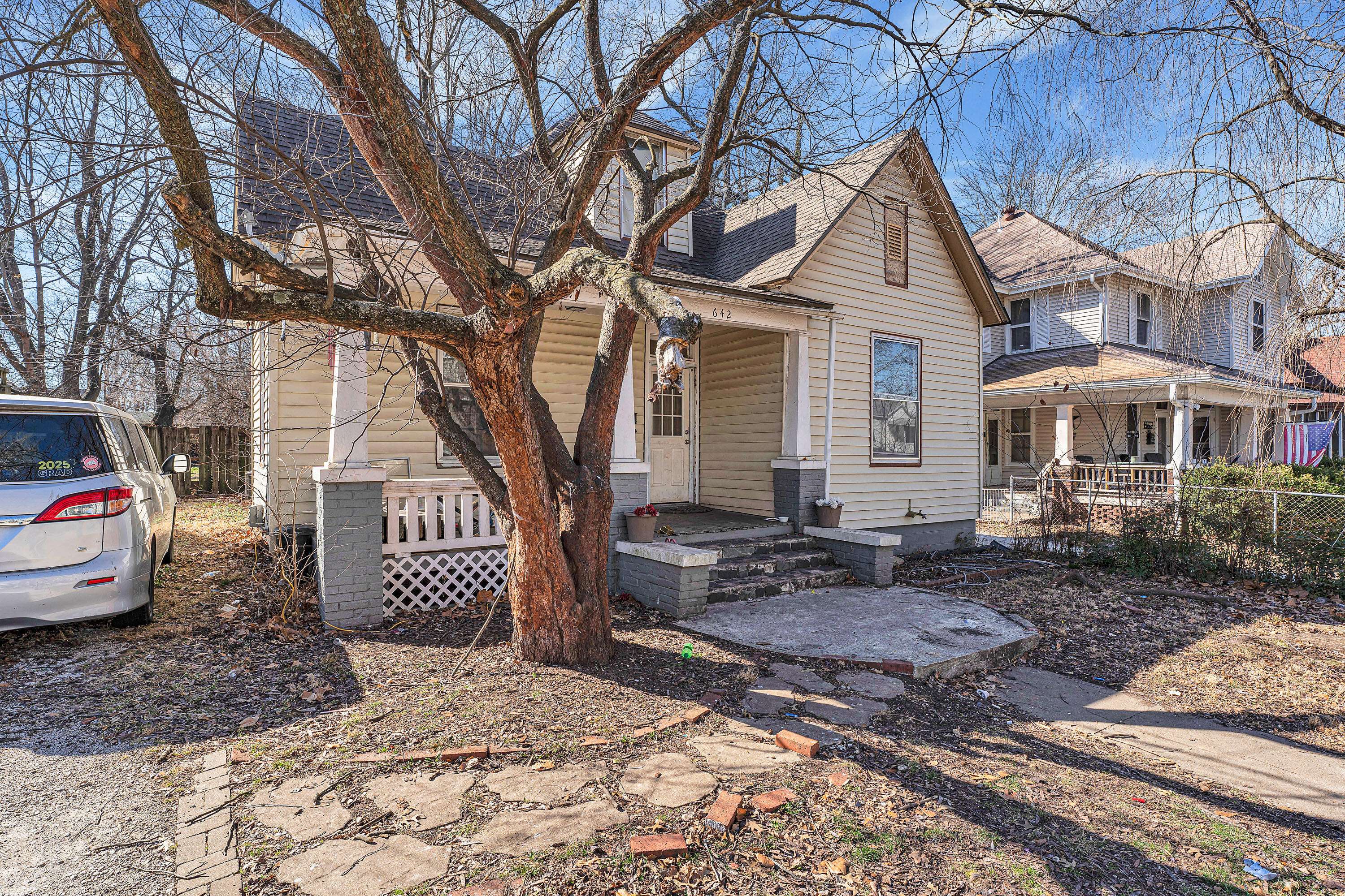 642 W Nichols ST, Springfield, MO 65802