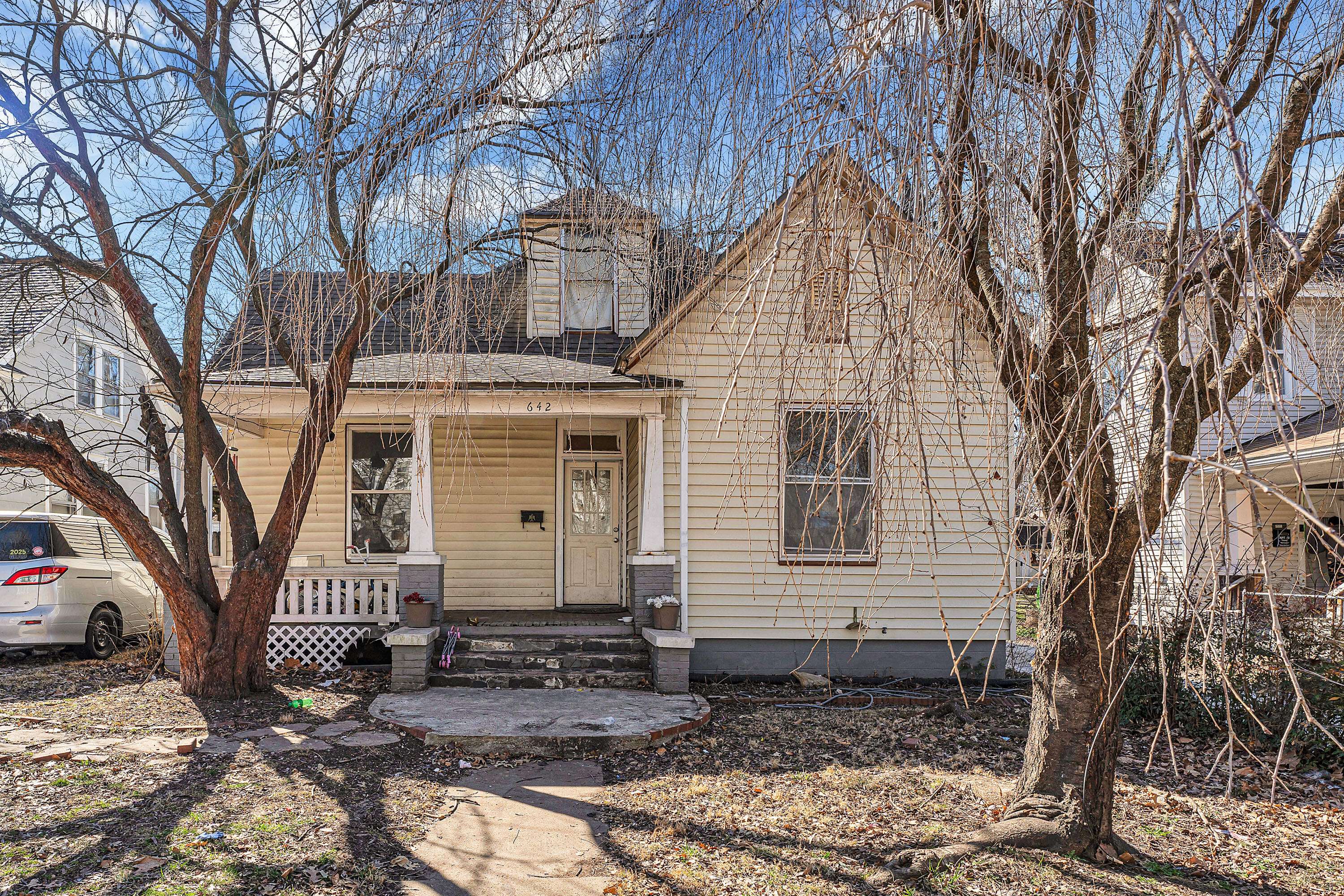642 W Nichols ST, Springfield, MO 65802