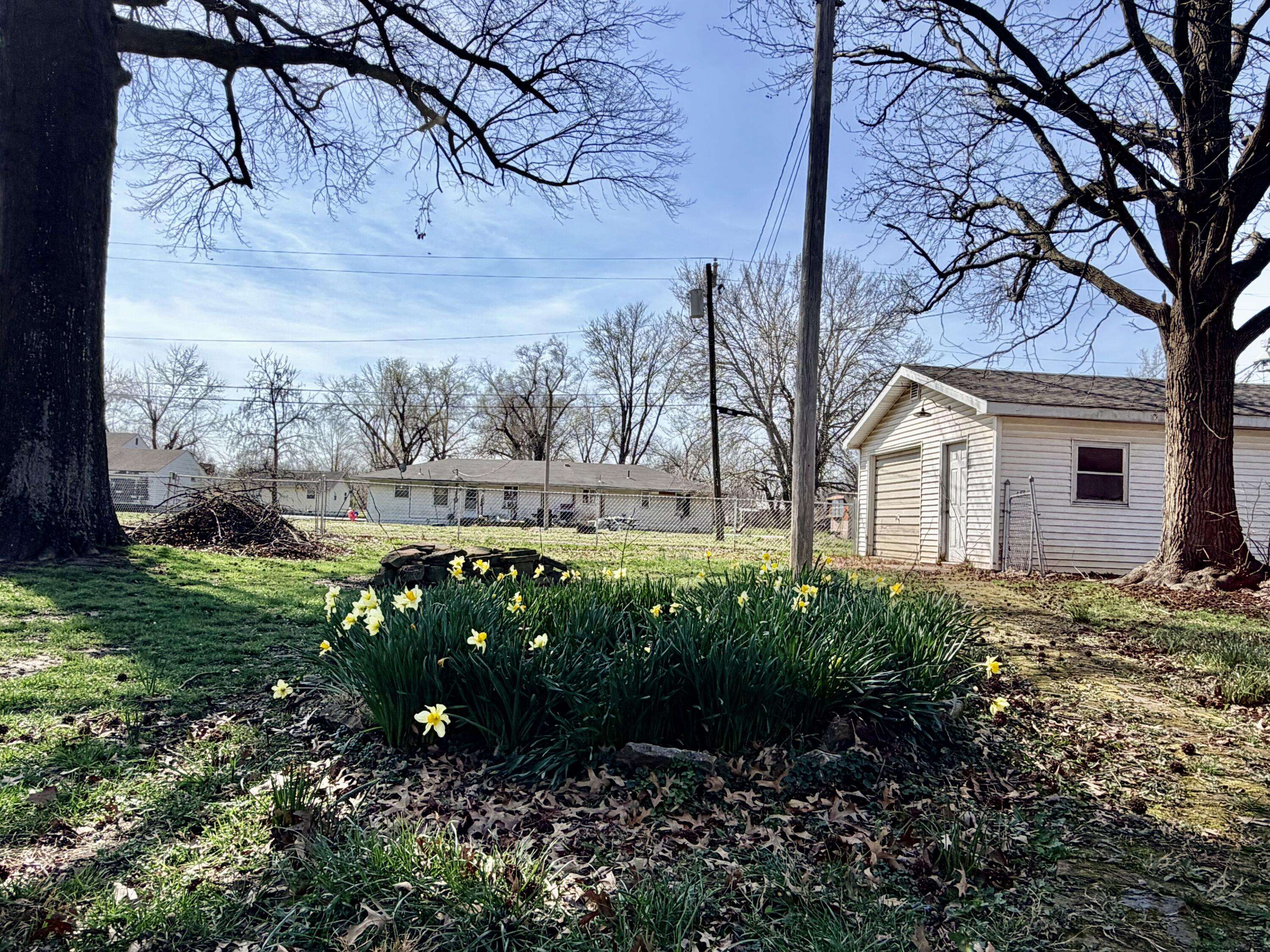 415 W 5th ST, Lockwood, MO 65682