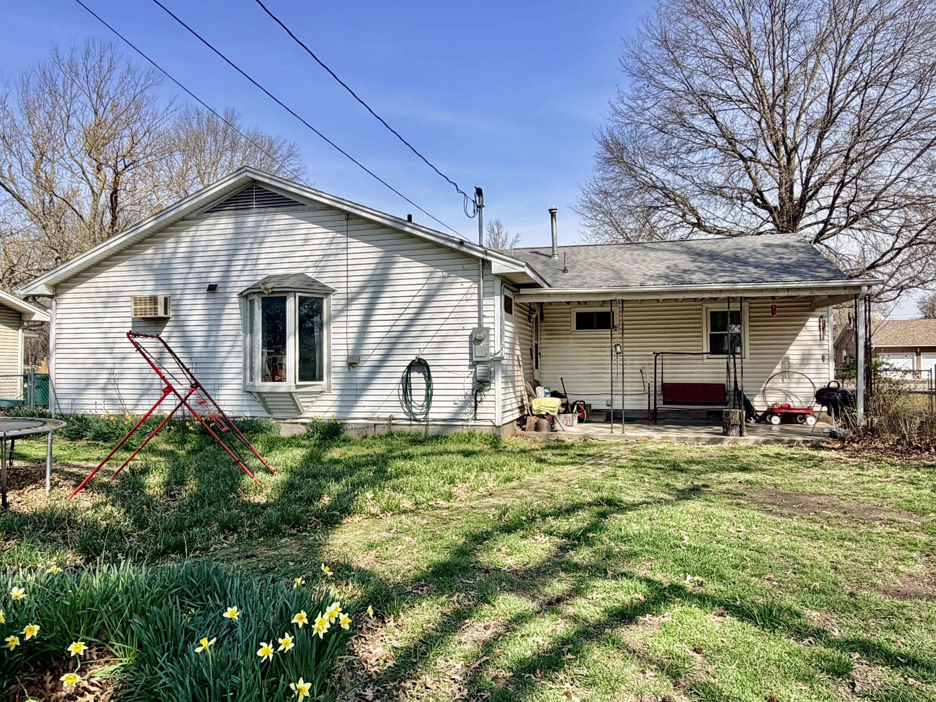 415 W 5th ST, Lockwood, MO 65682