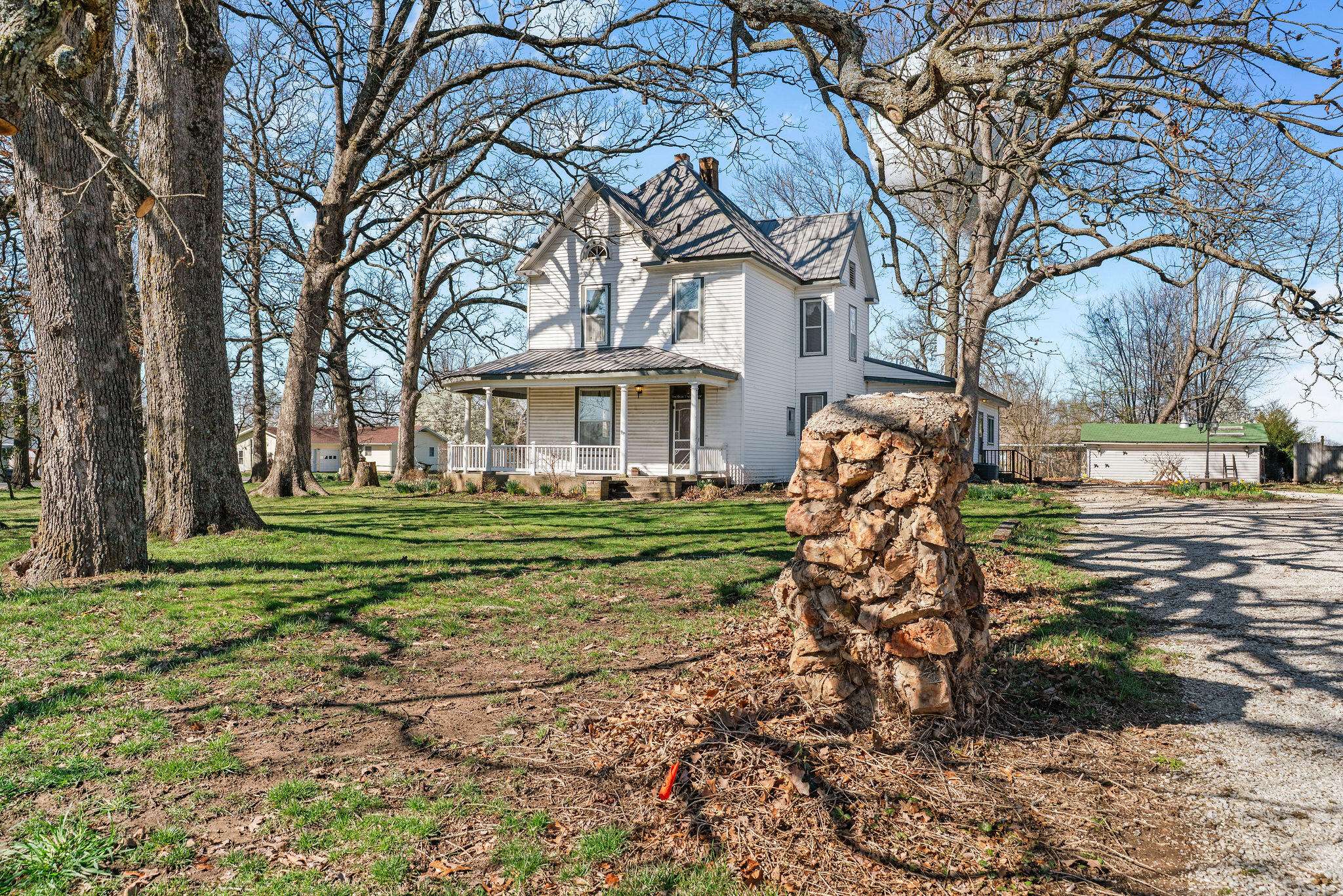 801 Linzee BLVD, Pierce City, MO 65723