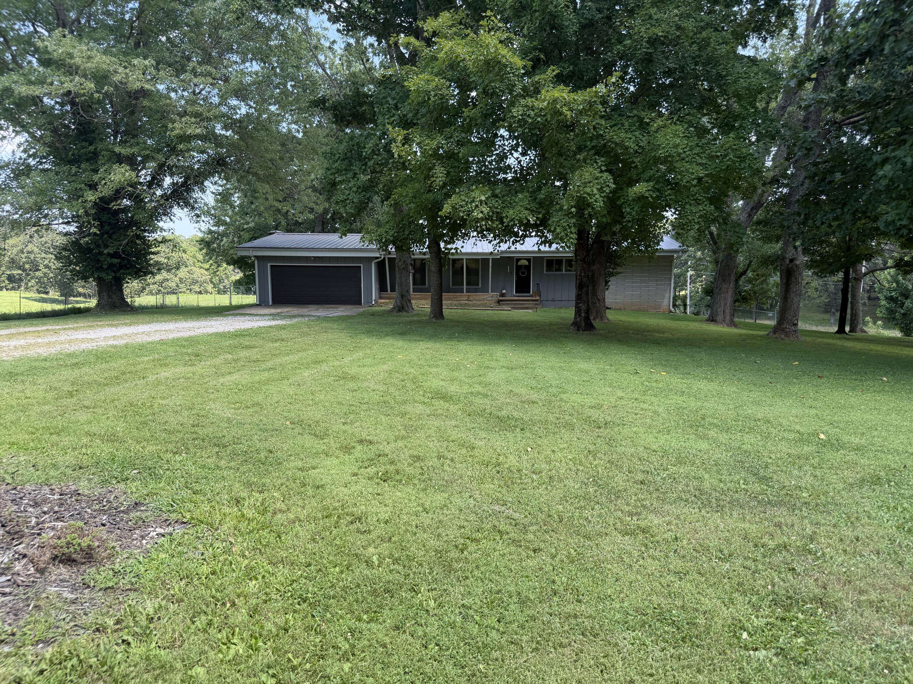 1112 N Walnut ST, Willow Springs, MO 65793
