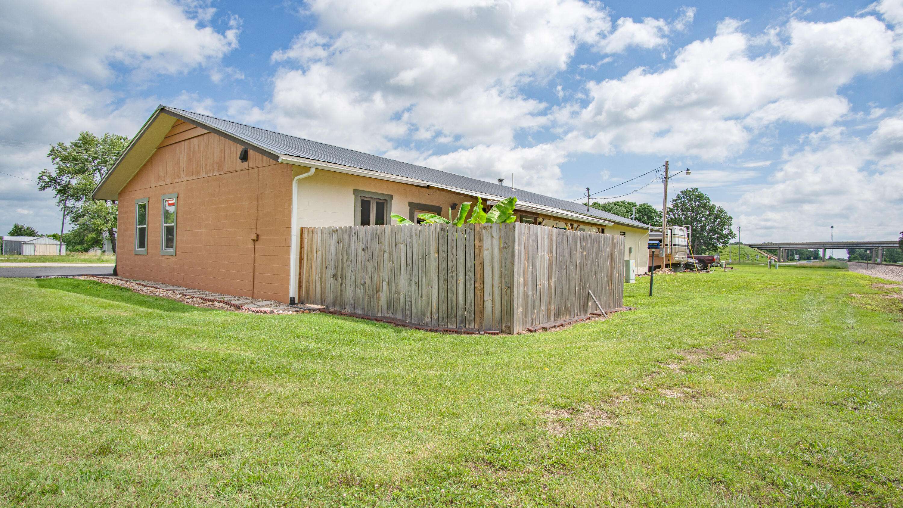442 E Main ST, Fordland, MO 65652
