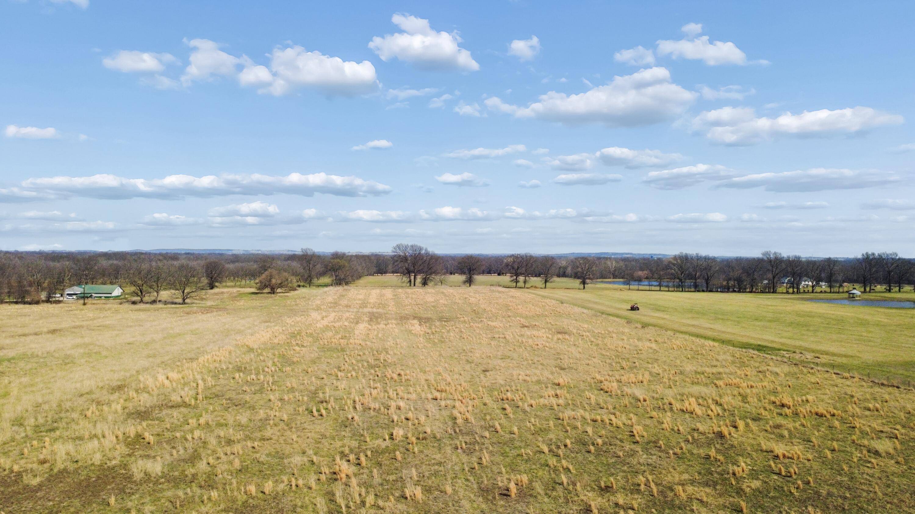 000 S 1575 RD, Nevada, MO 64772