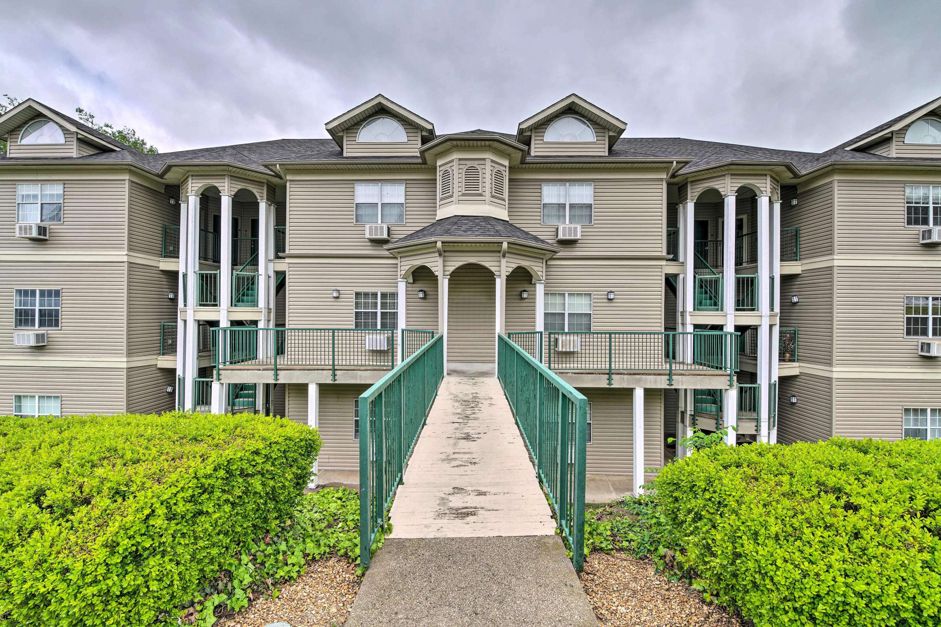 813 Holiday Ridge #H2, Branson, MO 65616