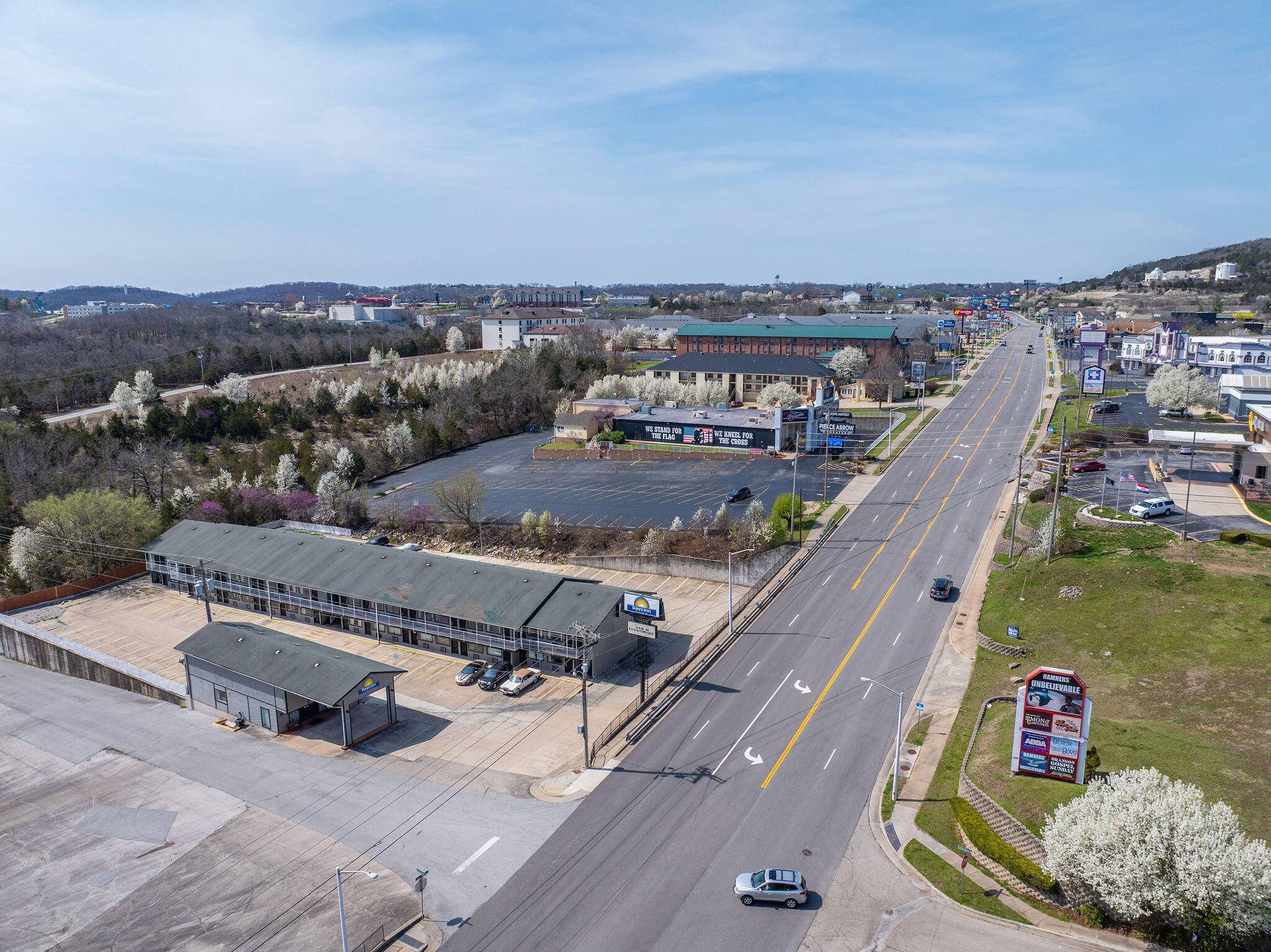 3033 Shepherd Of The Hills EXPY, Branson, MO 65616