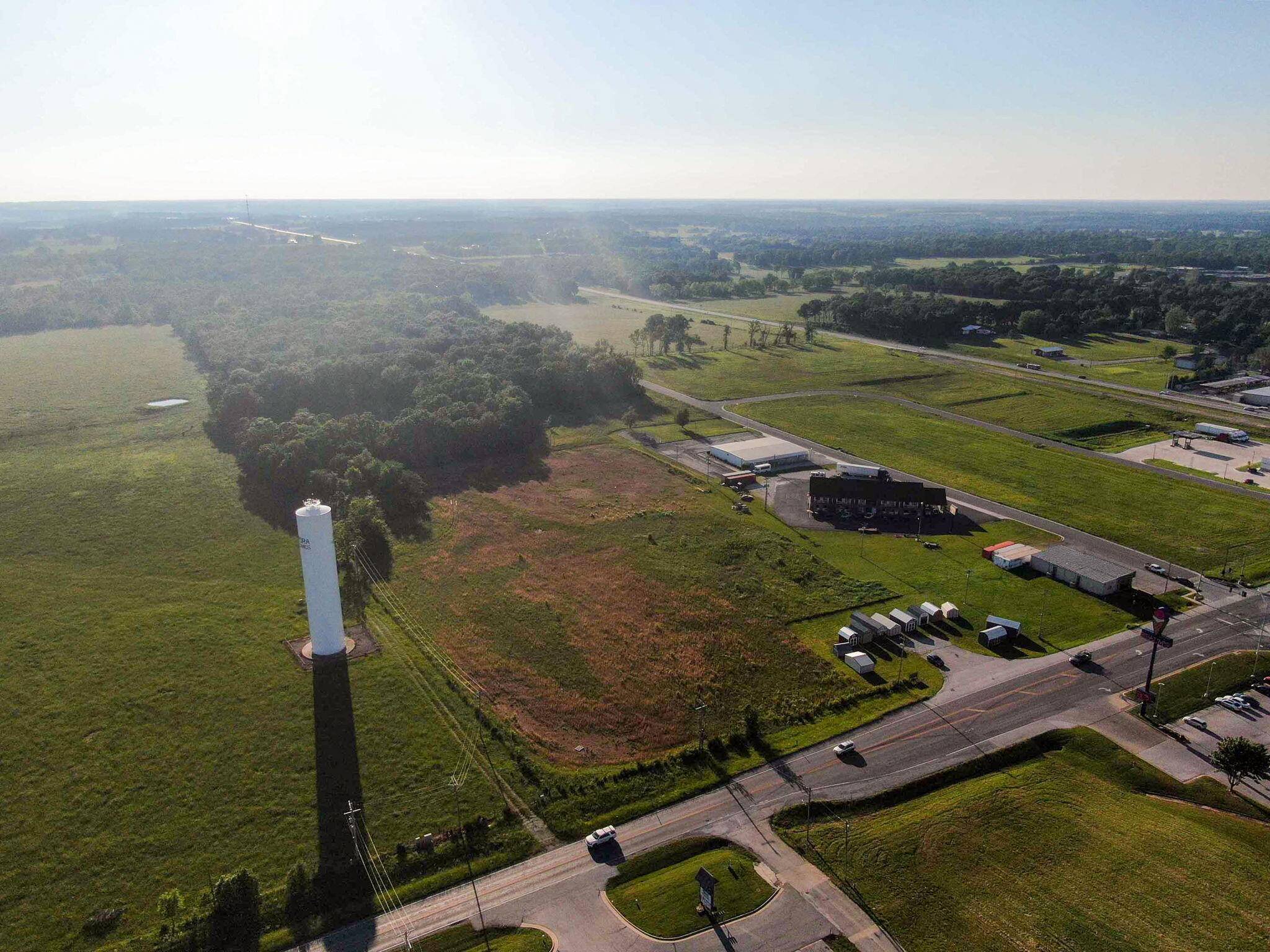 000 S State Highway 39, Aurora, MO 65605